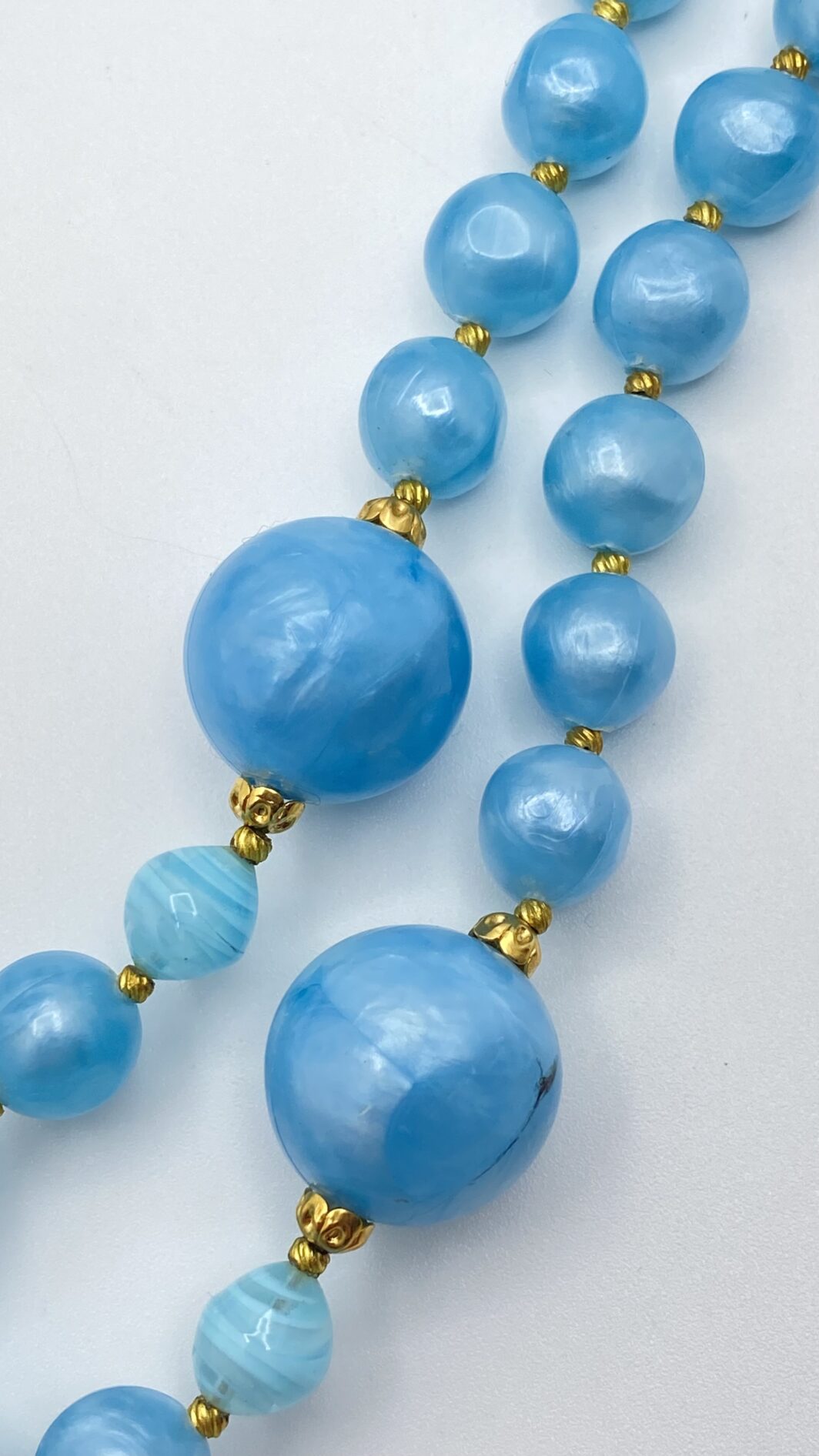 POESIA AZZURRA DEGLI ANNI ’40. DEMI PARURE IN CELLULOIDE E VETRO MURANO. - immagine 19