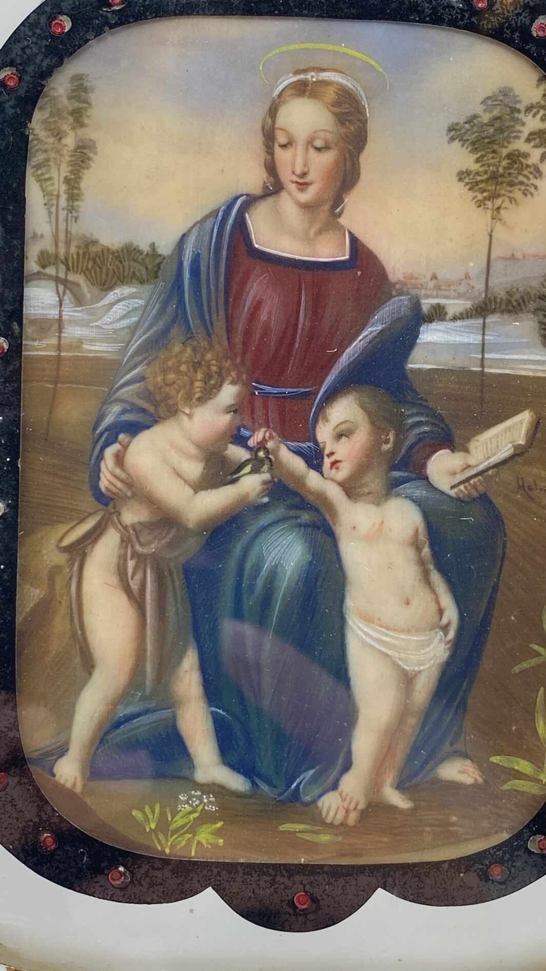 STRAORDINARIA MINIATURA SU AVORIO RAFFIGURANTE IL SUBLIME DIPINTO DELLA “MADONNA DEL CARDELINO” DEL CELEBRE MAESTRO ITALIANO RAFFAELLO SANZIO, CON RAFFINATA CORNICE IN VETRO DIPINTO E ORMOLU FINEMENTE SAGOMATO. ITALIA, SECONDA METÀ O FINE DEL XIX sec. - immagine 11