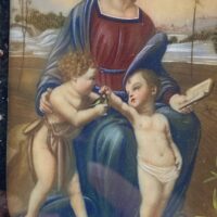 STRAORDINARIA MINIATURA SU AVORIO RAFFIGURANTE IL SUBLIME DIPINTO DELLA “MADONNA DEL CARDELINO” DEL CELEBRE MAESTRO ITALIANO RAFFAELLO SANZIO, CON RAFFINATA CORNICE IN VETRO DIPINTO E ORMOLU FINEMENTE SAGOMATO. ITALIA, SECONDA METÀ O FINE DEL XIX sec. - immagine 11