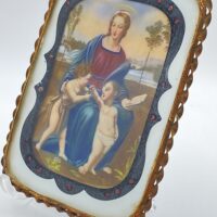 STRAORDINARIA MINIATURA SU AVORIO RAFFIGURANTE IL SUBLIME DIPINTO DELLA “MADONNA DEL CARDELINO” DEL CELEBRE MAESTRO ITALIANO RAFFAELLO SANZIO, CON RAFFINATA CORNICE IN VETRO DIPINTO E ORMOLU FINEMENTE SAGOMATO. ITALIA, SECONDA METÀ O FINE DEL XIX sec. - immagine 8