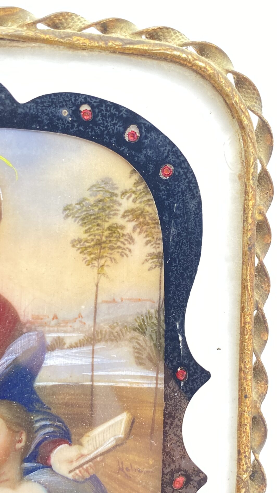 STRAORDINARIA MINIATURA SU AVORIO RAFFIGURANTE IL SUBLIME DIPINTO DELLA “MADONNA DEL CARDELINO” DEL CELEBRE MAESTRO ITALIANO RAFFAELLO SANZIO, CON RAFFINATA CORNICE IN VETRO DIPINTO E ORMOLU FINEMENTE SAGOMATO. ITALIA, SECONDA METÀ O FINE DEL XIX sec. - immagine 10