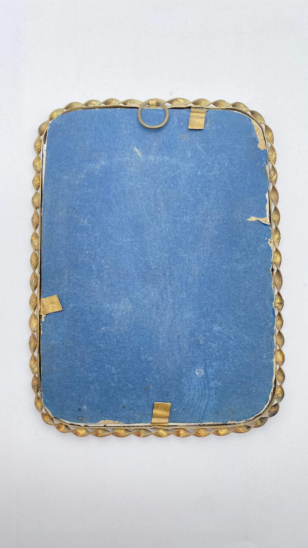 STRAORDINARIA MINIATURA SU AVORIO RAFFIGURANTE IL SUBLIME DIPINTO DELLA “MADONNA DEL CARDELINO” DEL CELEBRE MAESTRO ITALIANO RAFFAELLO SANZIO, CON RAFFINATA CORNICE IN VETRO DIPINTO E ORMOLU FINEMENTE SAGOMATO. ITALIA, SECONDA METÀ O FINE DEL XIX sec. - immagine 2