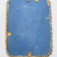 STRAORDINARIA MINIATURA SU AVORIO RAFFIGURANTE IL SUBLIME DIPINTO DELLA “MADONNA DEL CARDELINO” DEL CELEBRE MAESTRO ITALIANO RAFFAELLO SANZIO, CON RAFFINATA CORNICE IN VETRO DIPINTO E ORMOLU FINEMENTE SAGOMATO. ITALIA, SECONDA METÀ O FINE DEL XIX sec. - immagine 2