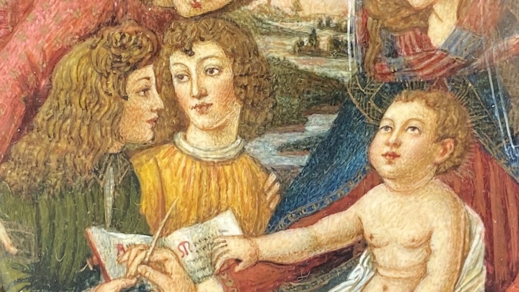 STRAORDINARIA MINIATURA SU AVORIO FIRMATA “M. COLASSI”, RAFFIGURANTE IL CELEBRE DIPINTO CUSTODITO NELLA GALLERIA DEGLI UFFIZI “MADONNA DEL MAGNIFICAT”, DEL GRANDE MAESTRO ITALIANO BOTTICELLI. ITALIA, METÀ DEL XIX sec. (Cornice in legno ebanizzato intagliato e velluto blu, neo rinascimentale, inizi del XX sec.) - immagine 13