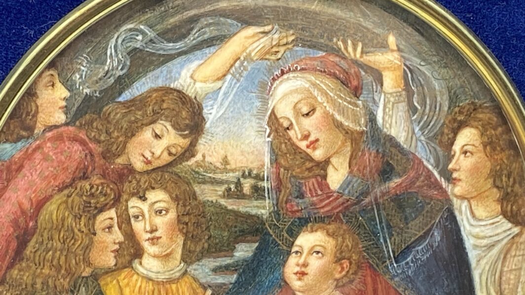 STRAORDINARIA MINIATURA SU AVORIO FIRMATA “M. COLASSI”, RAFFIGURANTE IL CELEBRE DIPINTO CUSTODITO NELLA GALLERIA DEGLI UFFIZI “MADONNA DEL MAGNIFICAT”, DEL GRANDE MAESTRO ITALIANO BOTTICELLI. ITALIA, METÀ DEL XIX sec. (Cornice in legno ebanizzato intagliato e velluto blu, neo rinascimentale, inizi del XX sec.) - immagine 12