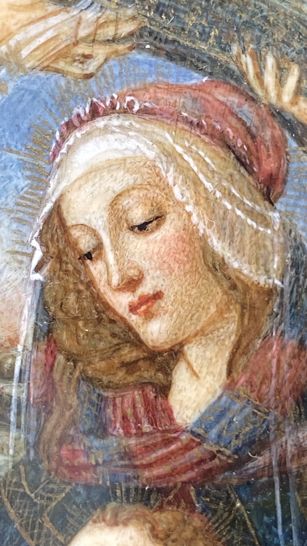 STRAORDINARIA MINIATURA SU AVORIO FIRMATA “M. COLASSI”, RAFFIGURANTE IL CELEBRE DIPINTO CUSTODITO NELLA GALLERIA DEGLI UFFIZI “MADONNA DEL MAGNIFICAT”, DEL GRANDE MAESTRO ITALIANO BOTTICELLI. ITALIA, METÀ DEL XIX sec. (Cornice in legno ebanizzato intagliato e velluto blu, neo rinascimentale, inizi del XX sec.) - immagine 11