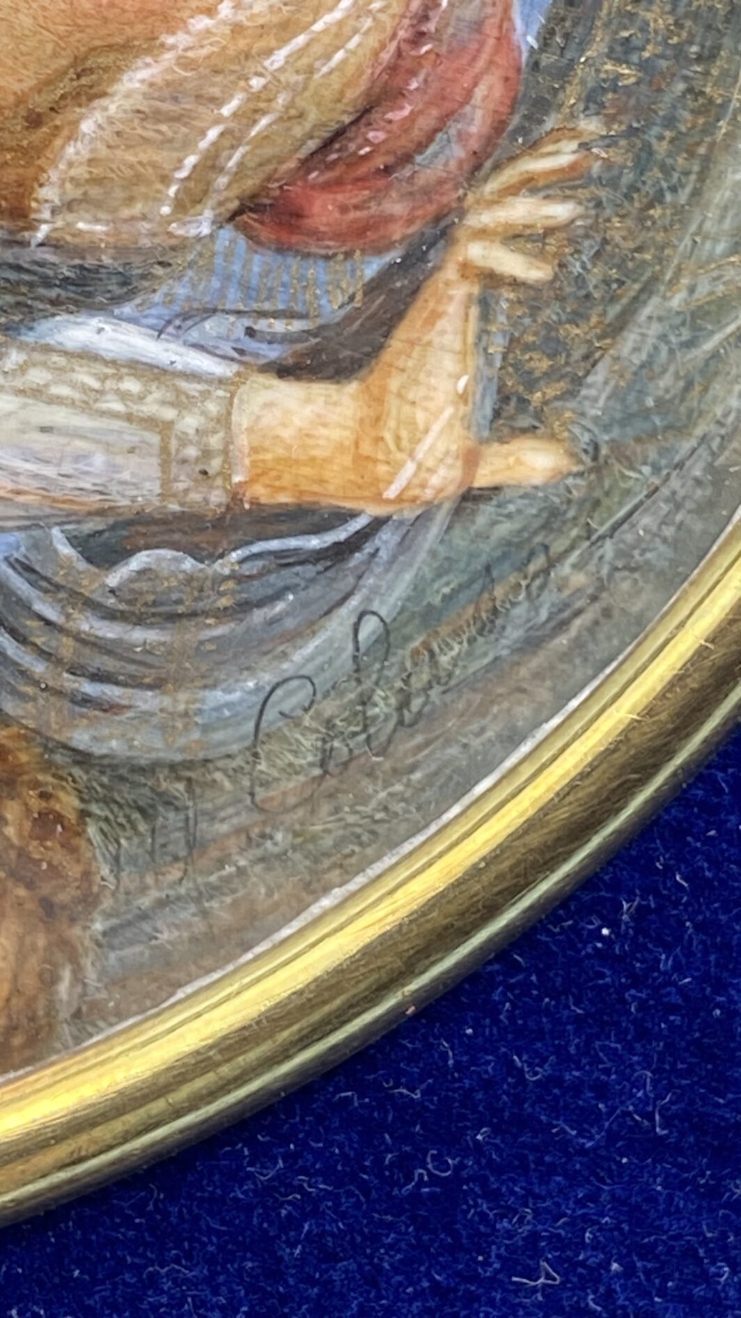 STRAORDINARIA MINIATURA SU AVORIO FIRMATA “M. COLASSI”, RAFFIGURANTE IL CELEBRE DIPINTO CUSTODITO NELLA GALLERIA DEGLI UFFIZI “MADONNA DEL MAGNIFICAT”, DEL GRANDE MAESTRO ITALIANO BOTTICELLI. ITALIA, METÀ DEL XIX sec. (Cornice in legno ebanizzato intagliato e velluto blu, neo rinascimentale, inizi del XX sec.) - immagine 6