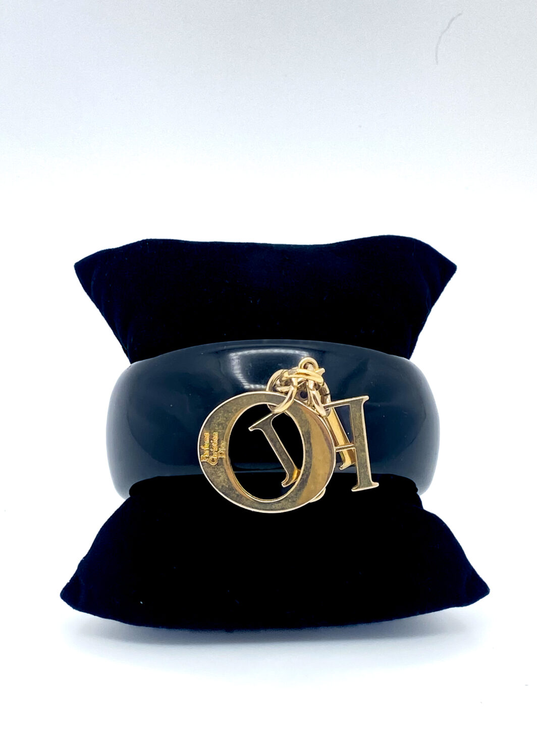 BRACCIALE VINTAGE DIOR IN BACHELITE NERA CON ICONICI CHARMS D-I-O-R