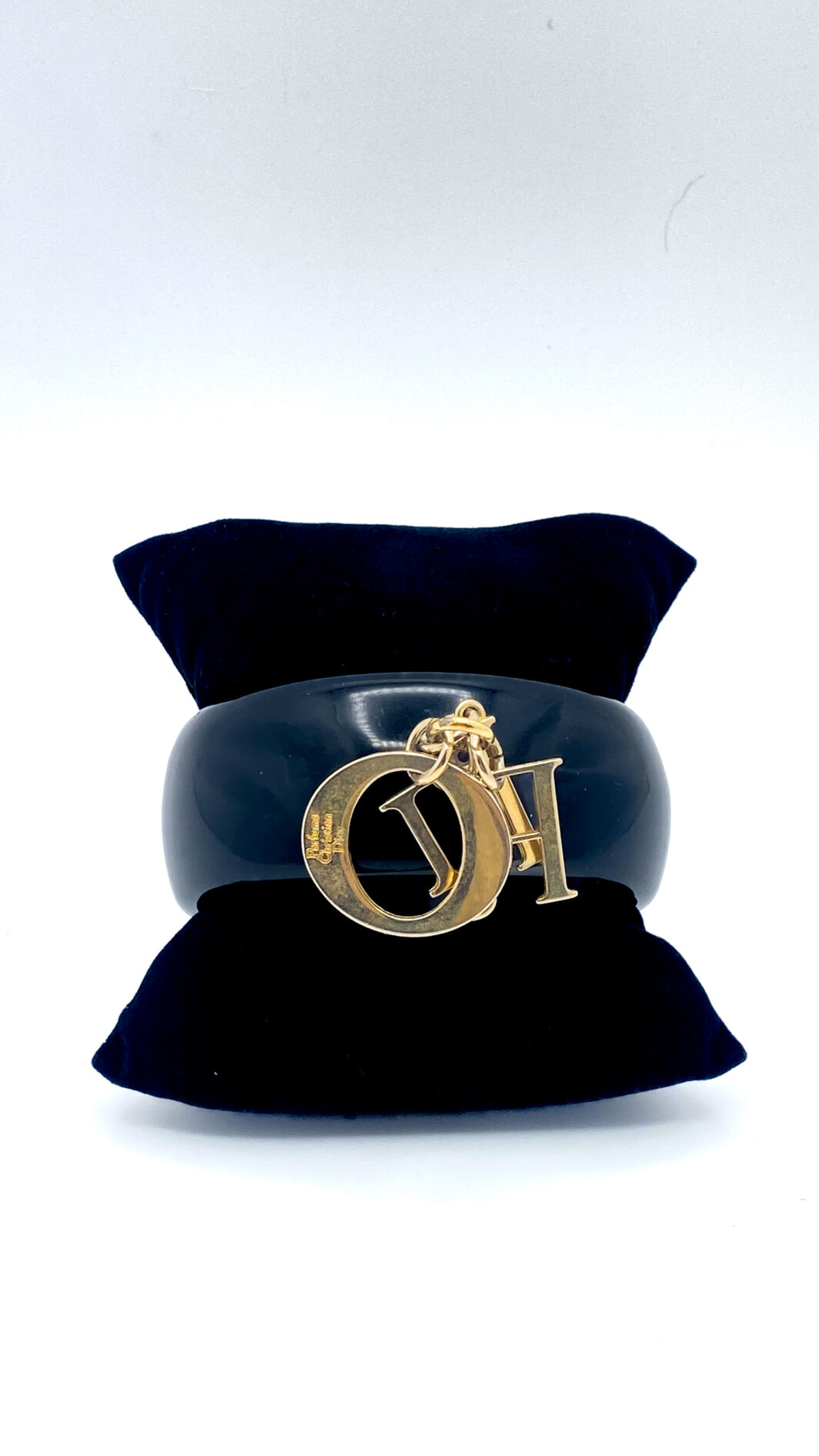 BRACCIALE VINTAGE DIOR IN BACHELITE NERA CON ICONICI CHARMS D-I-O-R