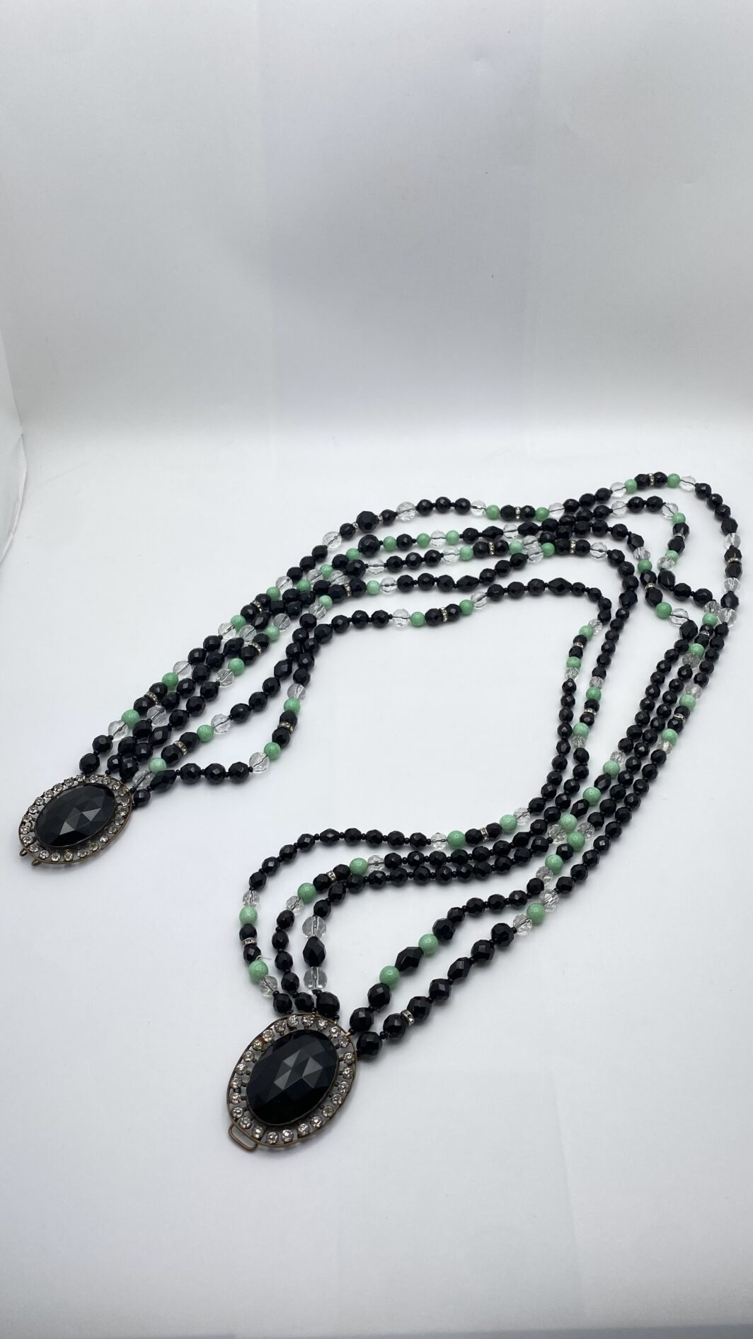 SUBLIME COLLANA LIBERTY A PIÙ FILI CON CHIUSURA SCULTOREA IN STILE ART NOUVEAU – PASTE DI VETRO NERE, VERDI E TRASPARENTI, STRASS DI CRISTALLO - immagine 5