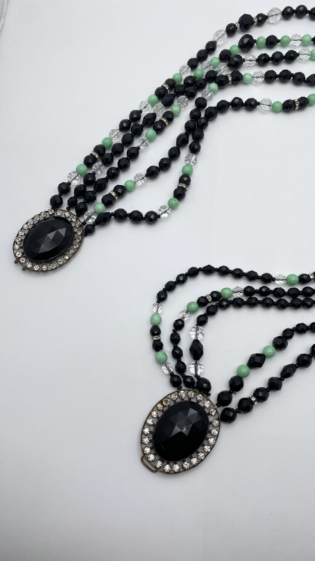 SUBLIME COLLANA LIBERTY A PIÙ FILI CON CHIUSURA SCULTOREA IN STILE ART NOUVEAU – PASTE DI VETRO NERE, VERDI E TRASPARENTI, STRASS DI CRISTALLO - immagine 4