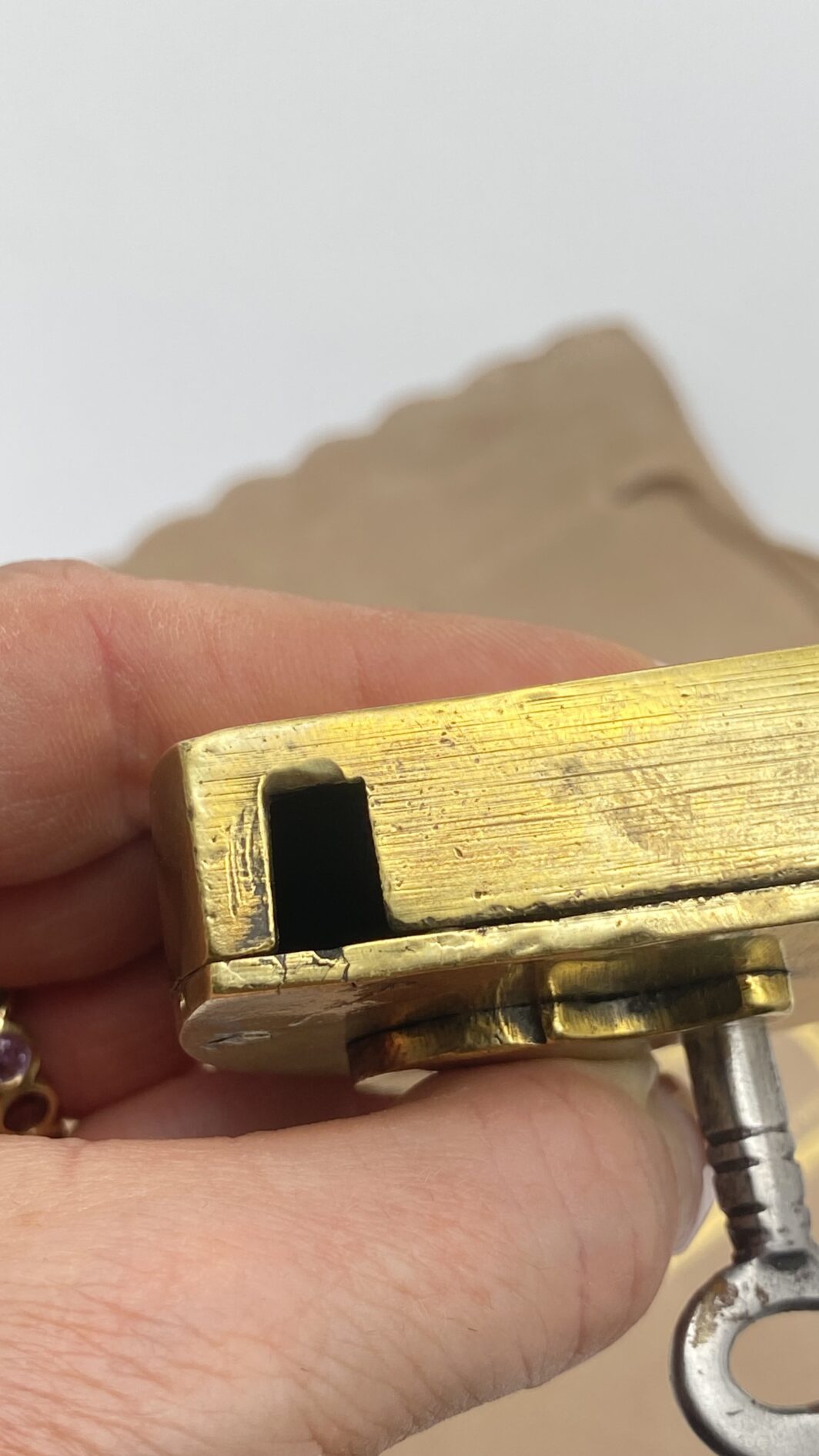 LUCCCHETTO VITTORIANO IN BRONZO CON CHIAVE ORIGINALE - immagine 4