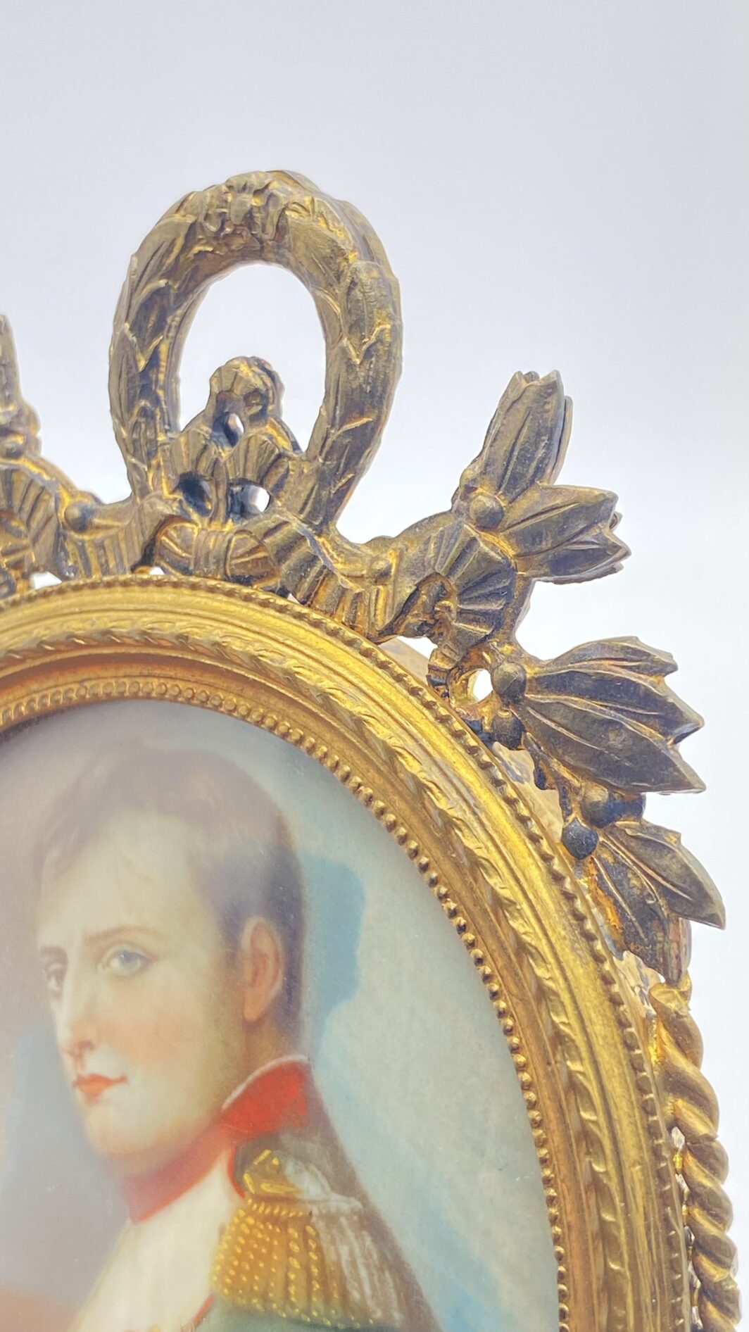 NAPOLEONE SU AVORIO STRAORDINARIA MINIATURA OVALE CON SPECCHIO ORIGINALE, XIX SECOLO. - immagine 7