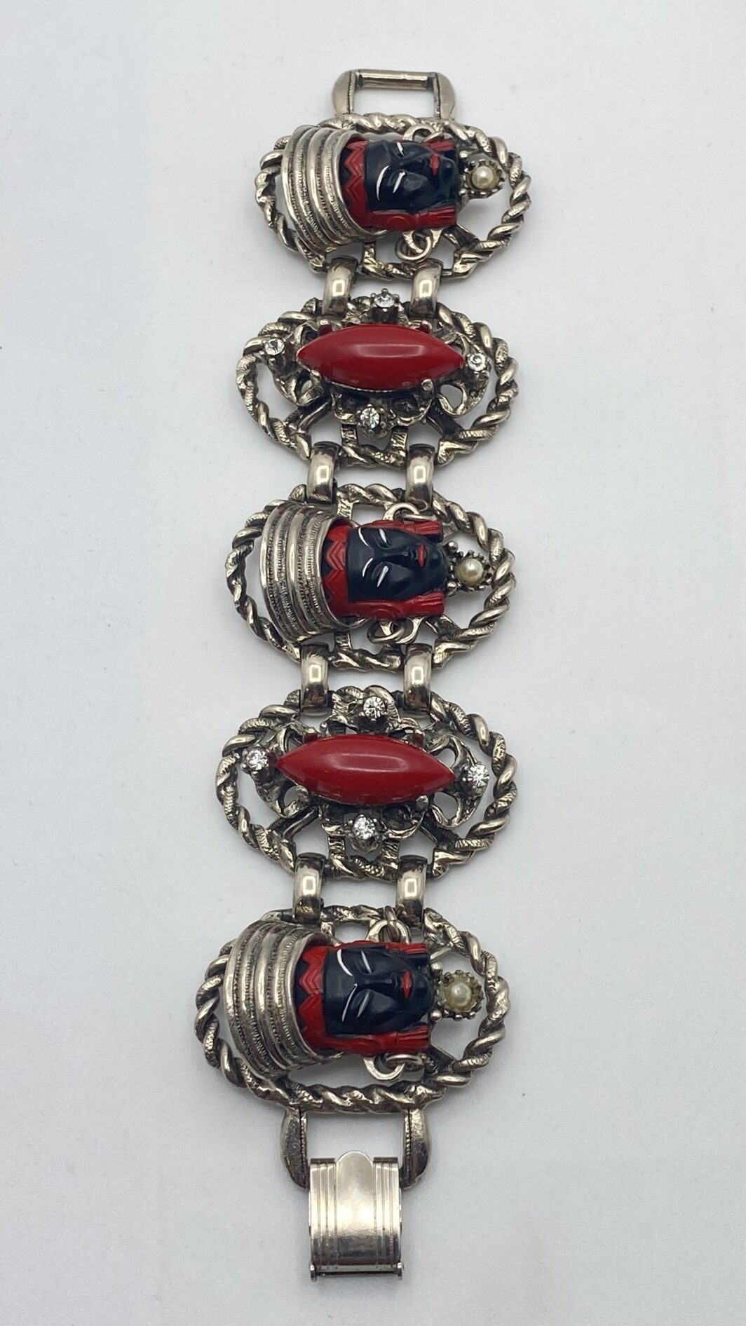 “REGINE D’ORIENTE” – DEMI PARURE SELRO ANNI ’50 IN BACHELITE, STRASS E PASTE DI VETRO. COLLEZIONE “SELRO SELINI”, USA ANNI ‘50. - immagine 19