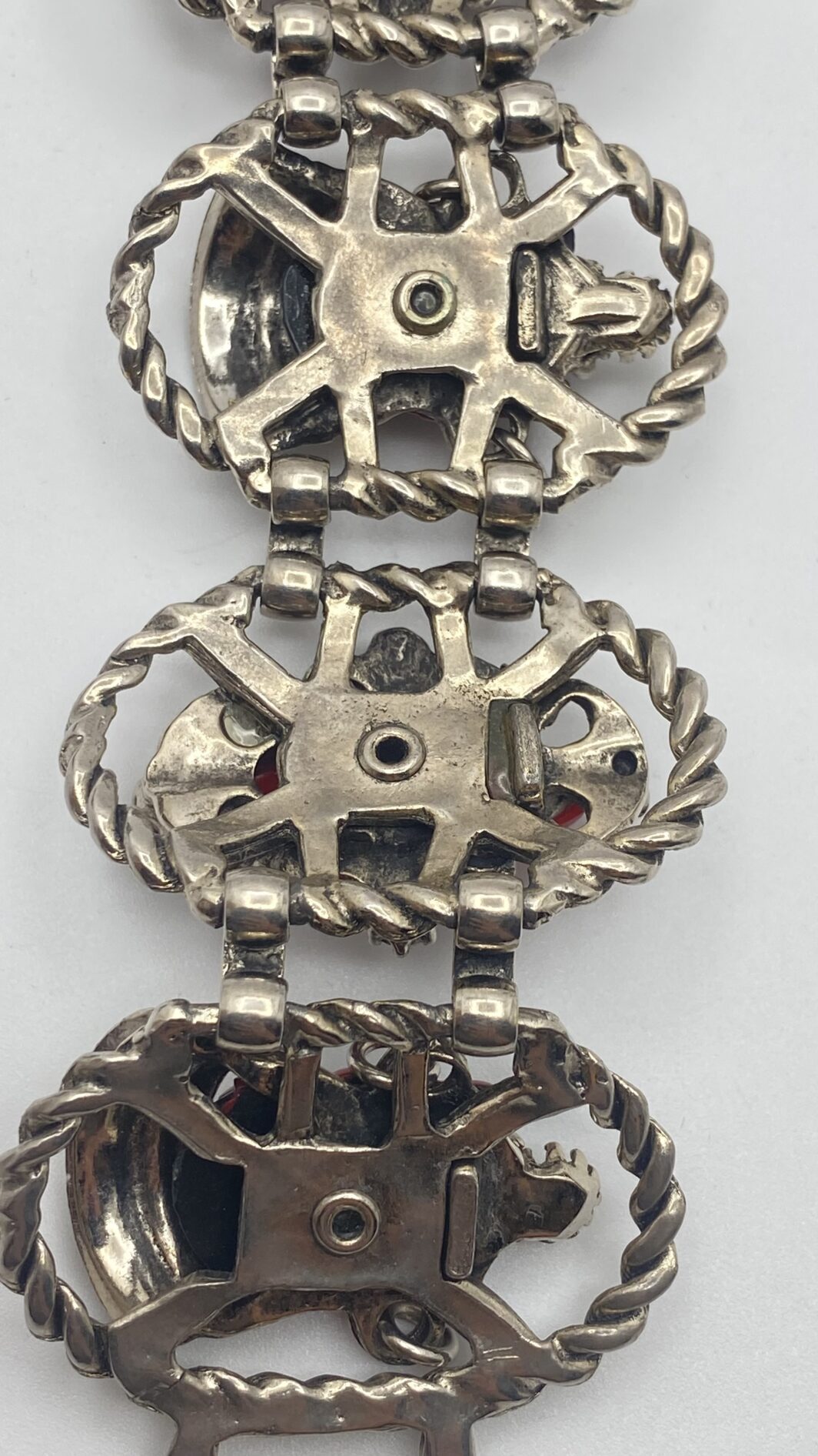 “REGINE D’ORIENTE” – DEMI PARURE SELRO ANNI ’50 IN BACHELITE, STRASS E PASTE DI VETRO. COLLEZIONE “SELRO SELINI”, USA ANNI ‘50. - immagine 15