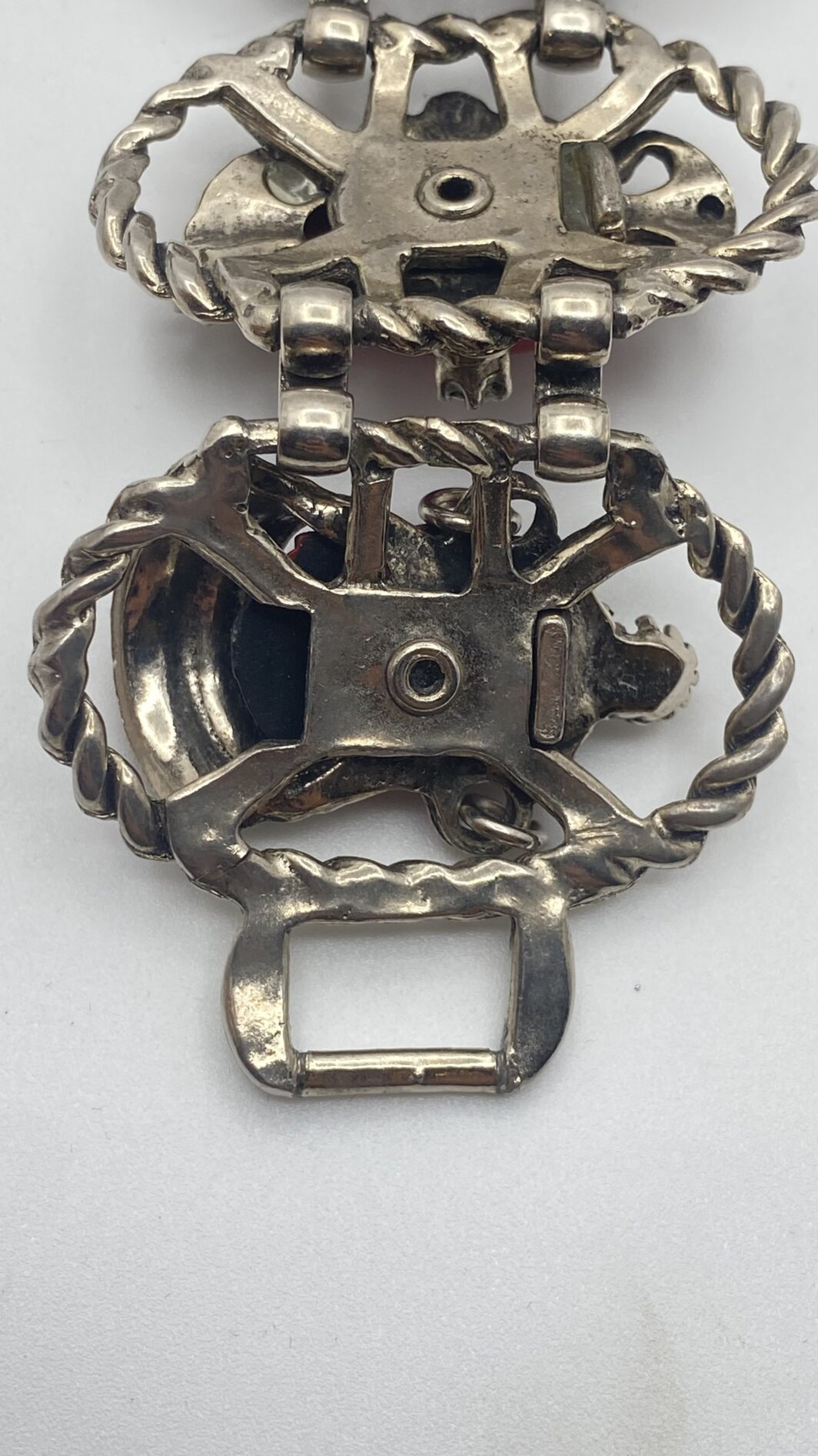 “REGINE D’ORIENTE” – DEMI PARURE SELRO ANNI ’50 IN BACHELITE, STRASS E PASTE DI VETRO. COLLEZIONE “SELRO SELINI”, USA ANNI ‘50. - immagine 14