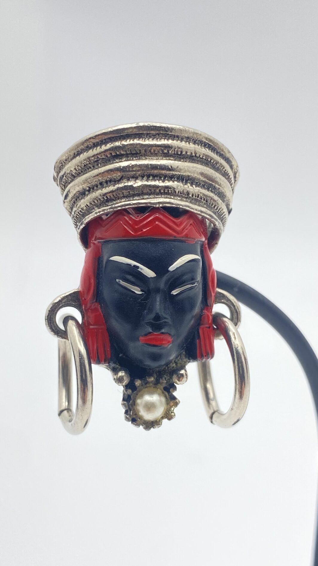 “REGINE D’ORIENTE” – DEMI PARURE SELRO ANNI ’50 IN BACHELITE, STRASS E PASTE DI VETRO. COLLEZIONE “SELRO SELINI”, USA ANNI ‘50. - immagine 7