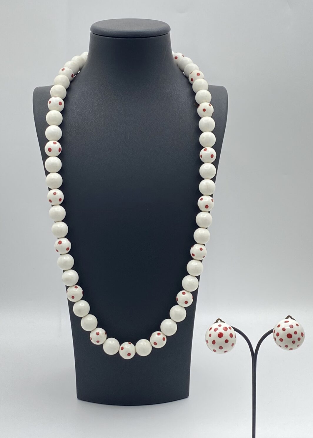 DEMI PARURE LISNER – COLLANA E ORECCHINI IN BAKELITE, ANNI ’30.