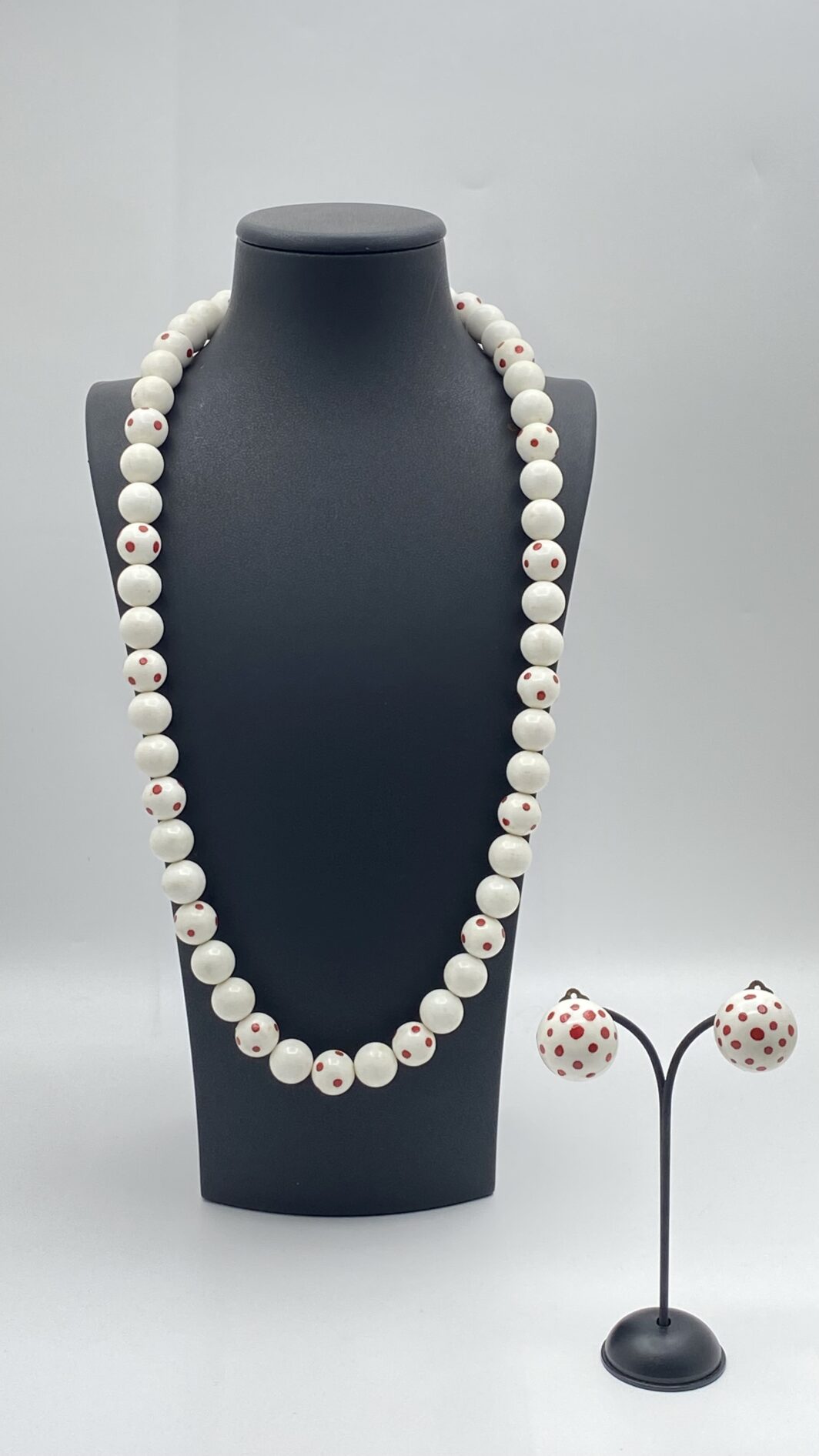 DEMI PARURE LISNER – COLLANA E ORECCHINI IN BAKELITE, ANNI ’30.