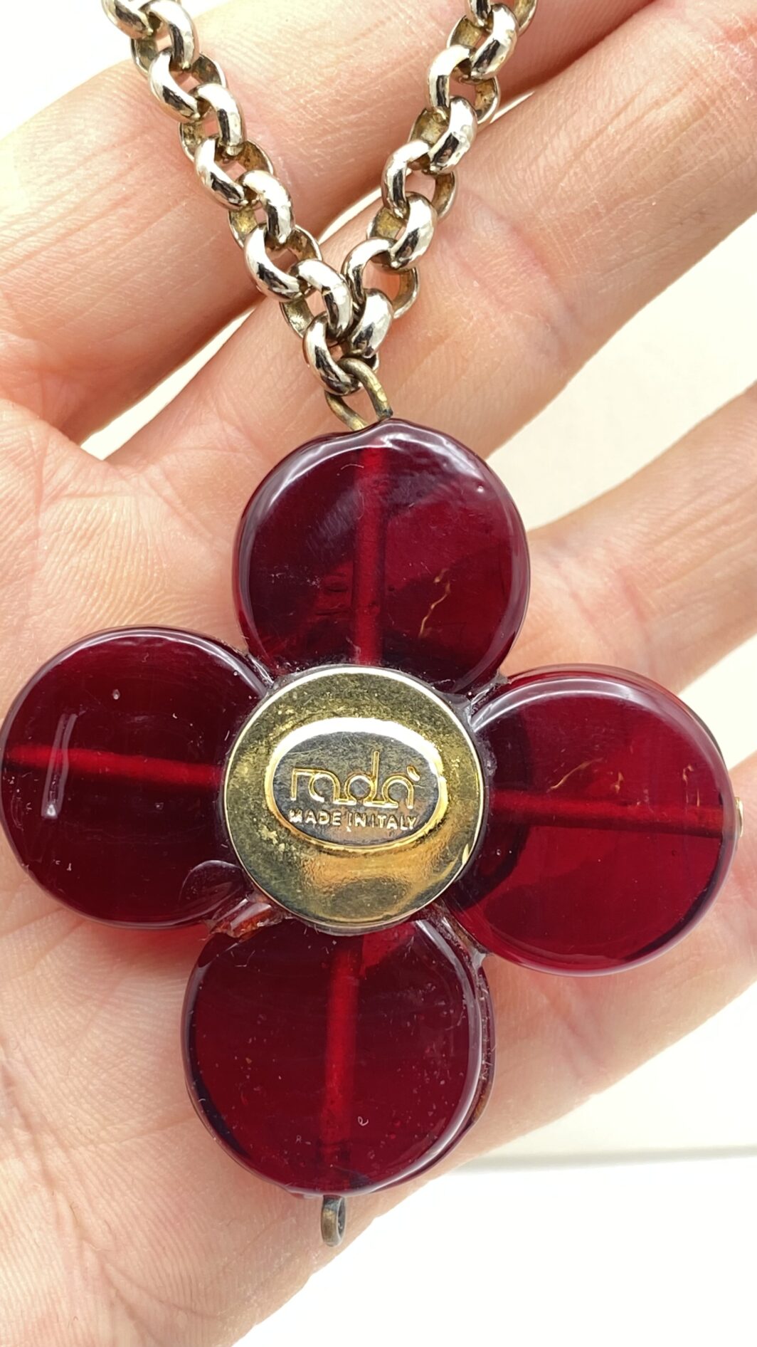 BELLISSIMA COLLANA VINTAGE ANNI ‘80, FIRMATA “RADÀ”, IN METALLO GOLDTONE E VVETRO MURANO. - immagine 5