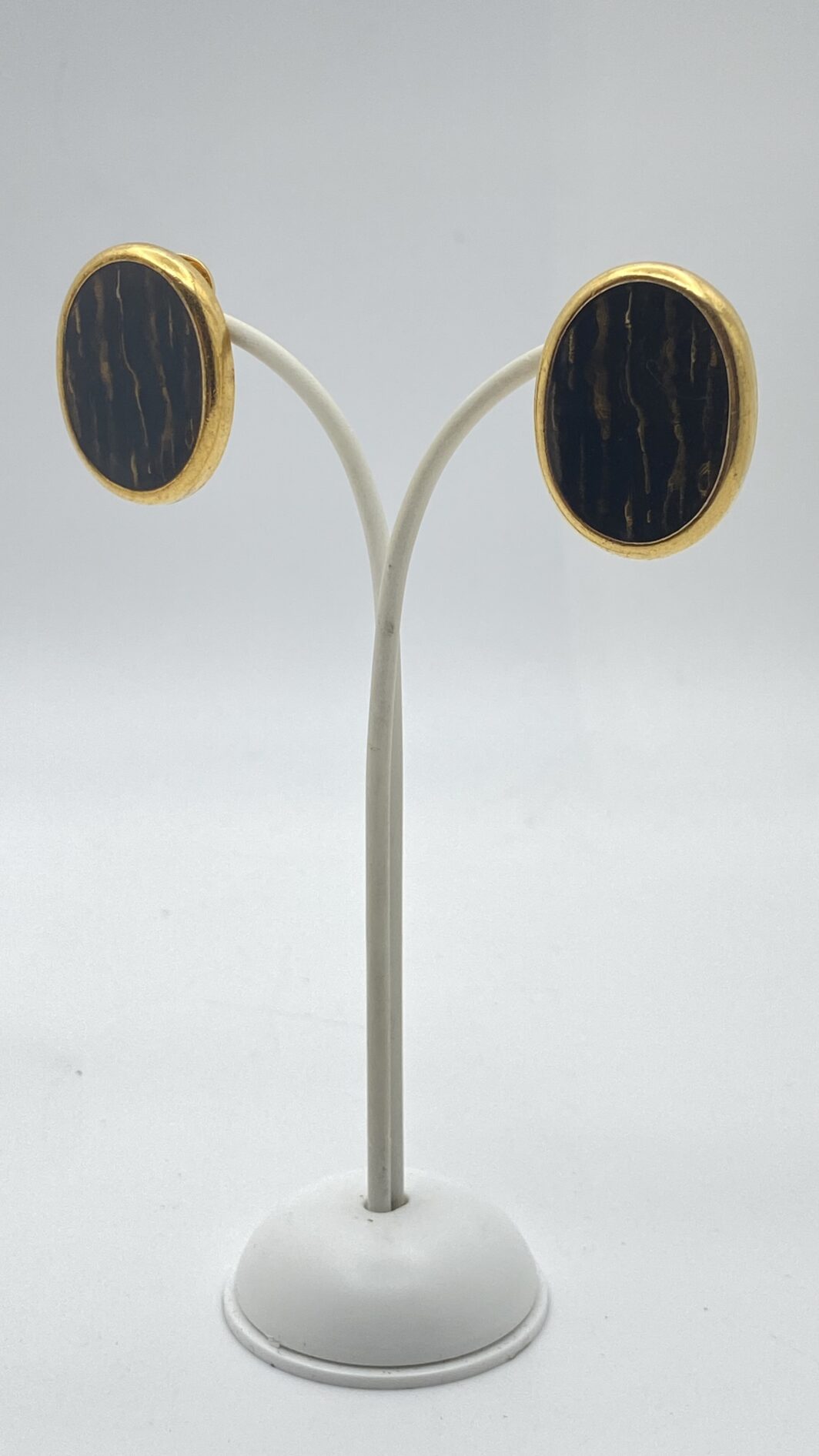 BELLISSIMI ORECCHINI VINTAGE ANNI’50, IN METALLO GOLDTONE E SMALTI. - immagine 11