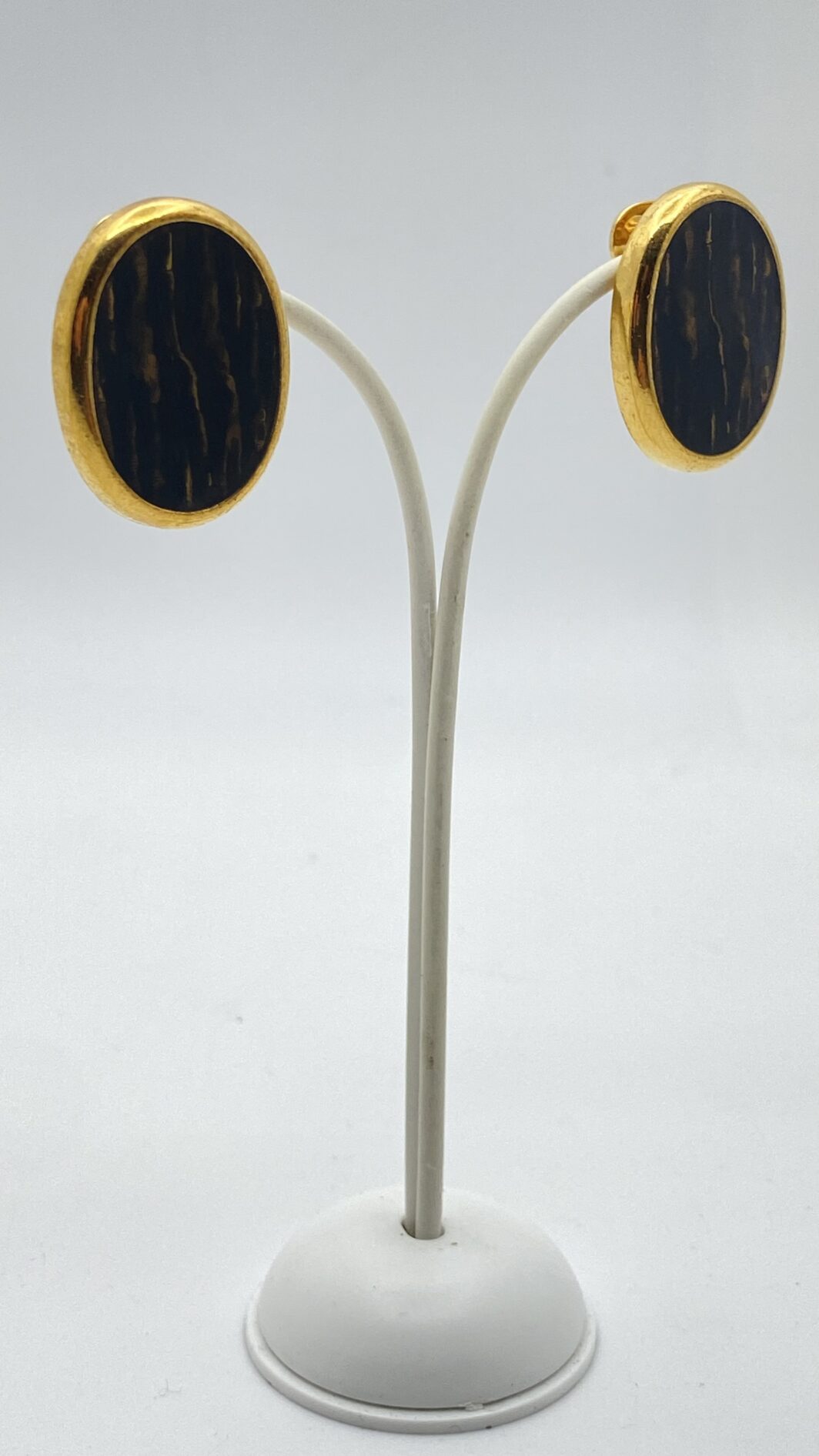 BELLISSIMI ORECCHINI VINTAGE ANNI’50, IN METALLO GOLDTONE E SMALTI. - immagine 10