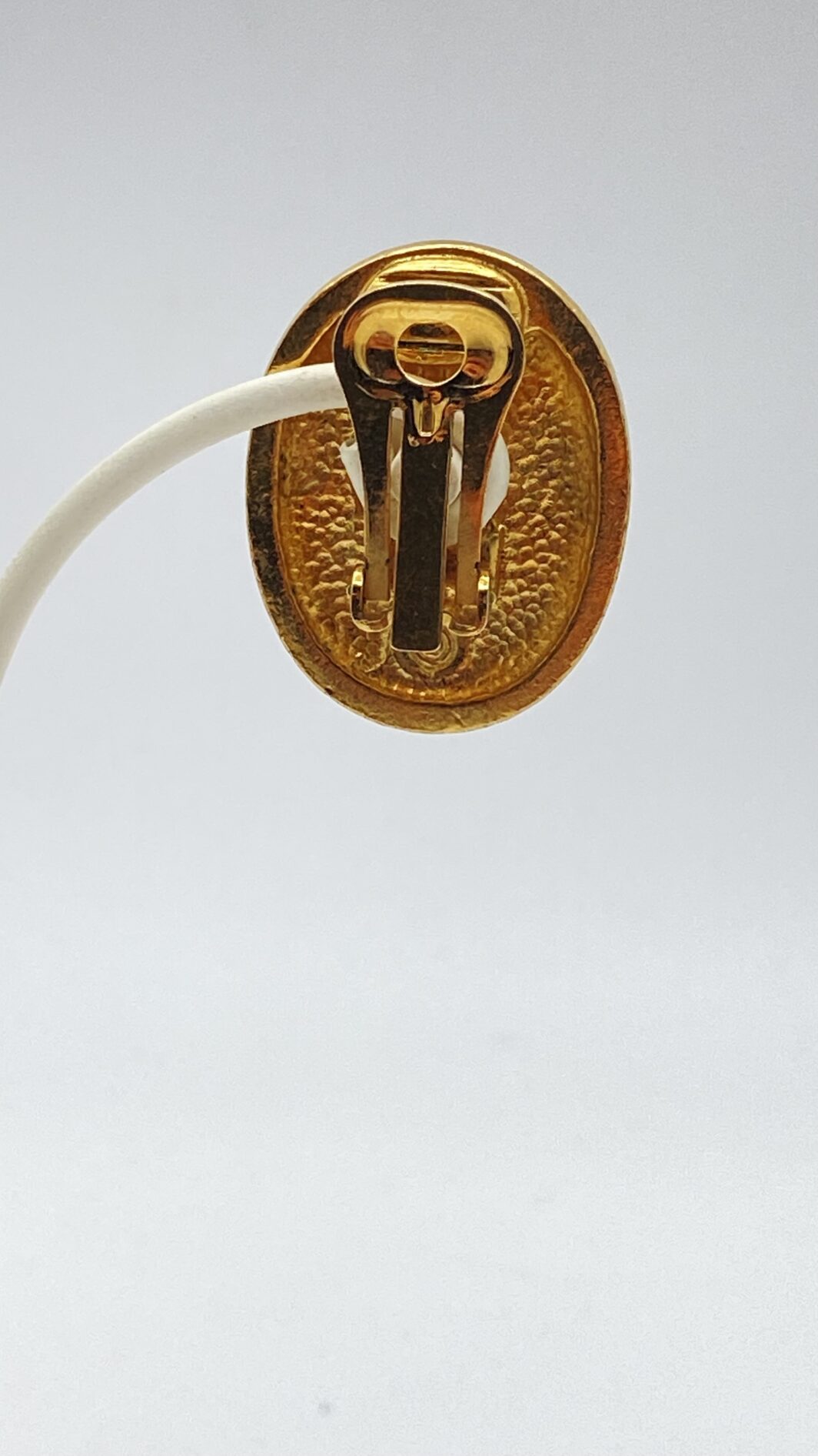 BELLISSIMI ORECCHINI VINTAGE ANNI’50, IN METALLO GOLDTONE E SMALTI. - immagine 7