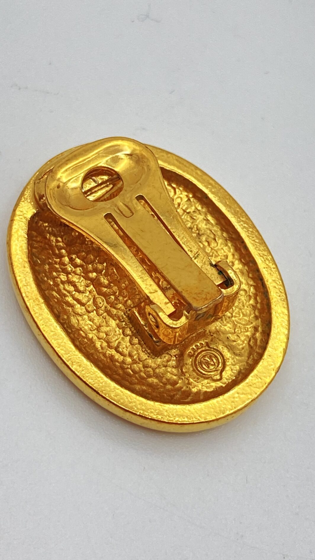 BELLISSIMI ORECCHINI VINTAGE ANNI’50, IN METALLO GOLDTONE E SMALTI. - immagine 5