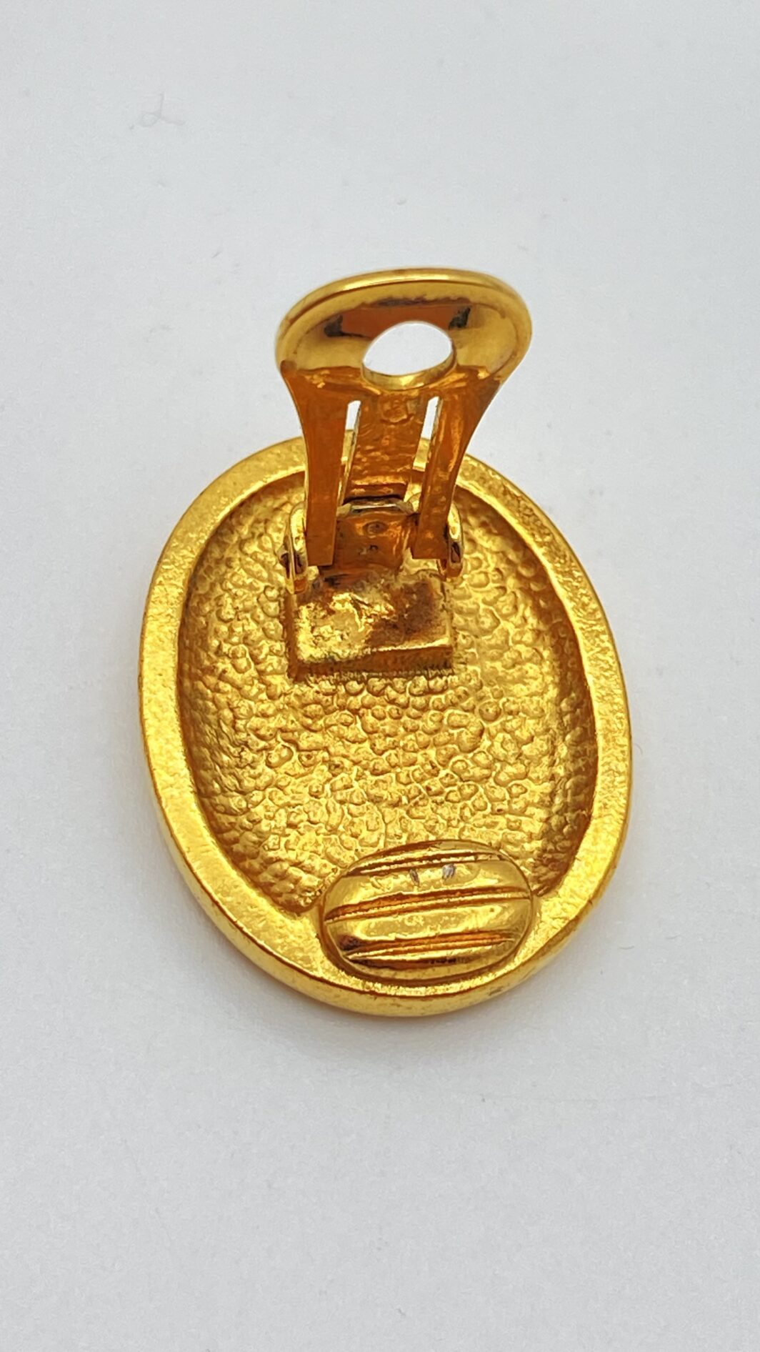 BELLISSIMI ORECCHINI VINTAGE ANNI’50, IN METALLO GOLDTONE E SMALTI. - immagine 4
