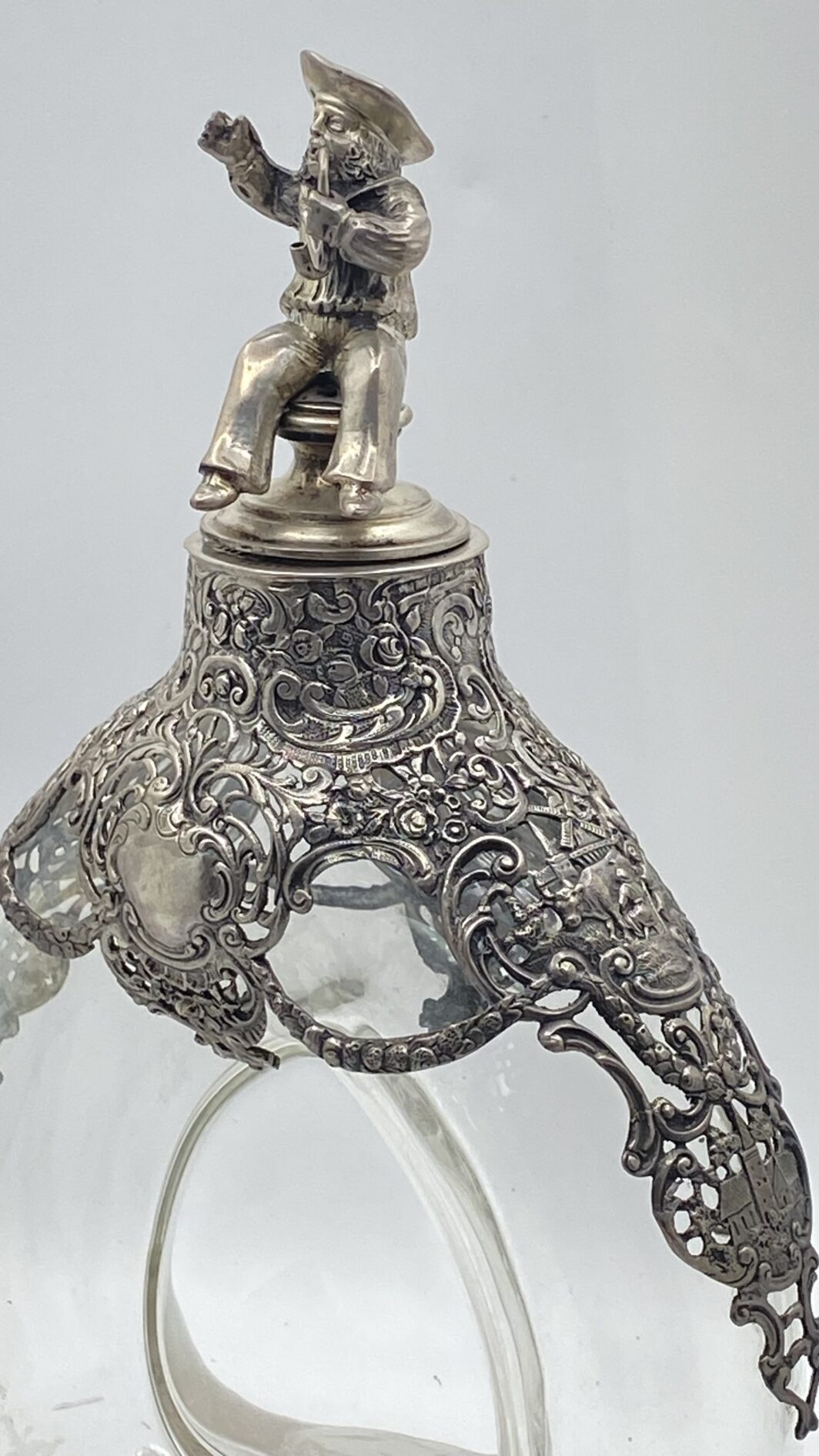 BOTTIGLIA DA LIQUORE IN CRISTALLO INTAGLIATO E ARGENTO, GERMANIA XIX SECOLO, RAFFINATA OPERA DECORATIVA DAL FASCINO CONTADINO - immagine 20