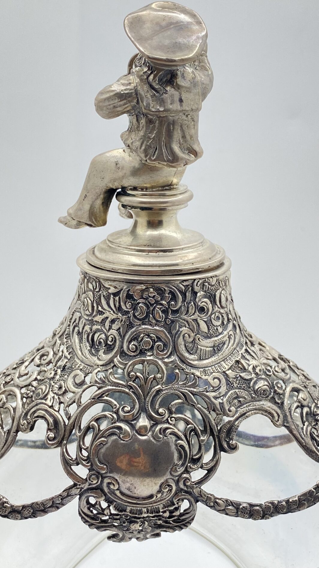 BOTTIGLIA DA LIQUORE IN CRISTALLO INTAGLIATO E ARGENTO, GERMANIA XIX SECOLO, RAFFINATA OPERA DECORATIVA DAL FASCINO CONTADINO - immagine 14