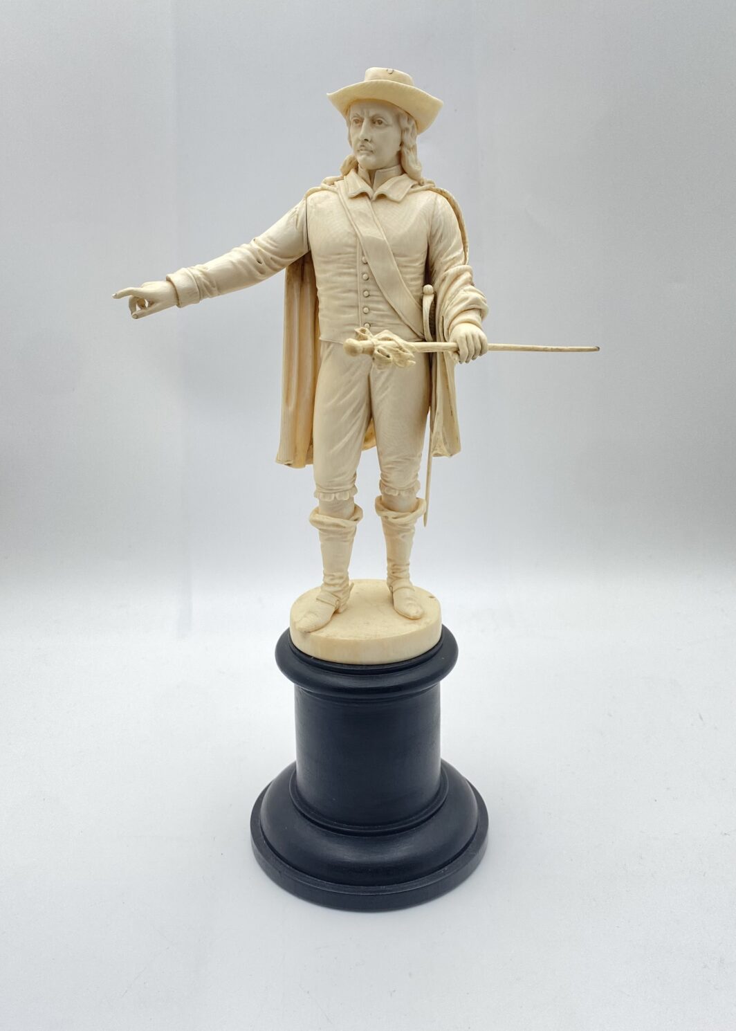 SCULTURA IN AVORIO CON BASE IN LEGNO EBANIZZATO, FRANCIA DIEPPE XVIII SECOLO, CAPOLAVORO MUSEALE DI SCULTURA SETTECENTESCA