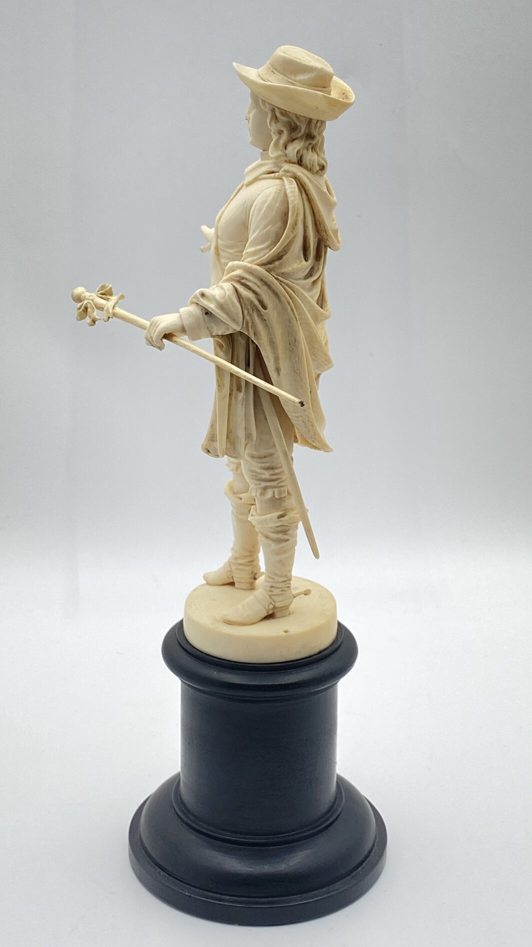SCULTURA IN AVORIO CON BASE IN LEGNO EBANIZZATO, FRANCIA DIEPPE XVIII SECOLO, CAPOLAVORO MUSEALE DI SCULTURA SETTECENTESCA - immagine 23