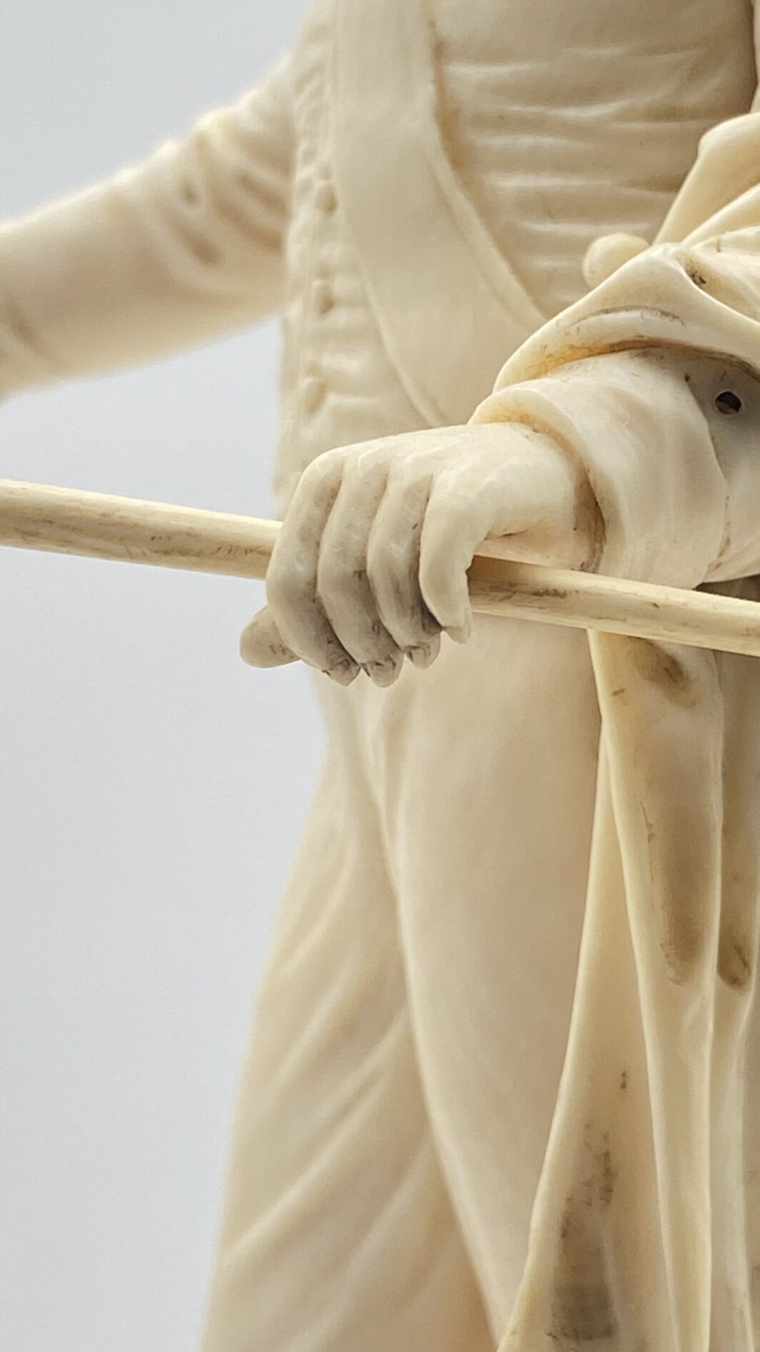 SCULTURA IN AVORIO CON BASE IN LEGNO EBANIZZATO, FRANCIA DIEPPE XVIII SECOLO, CAPOLAVORO MUSEALE DI SCULTURA SETTECENTESCA - immagine 15