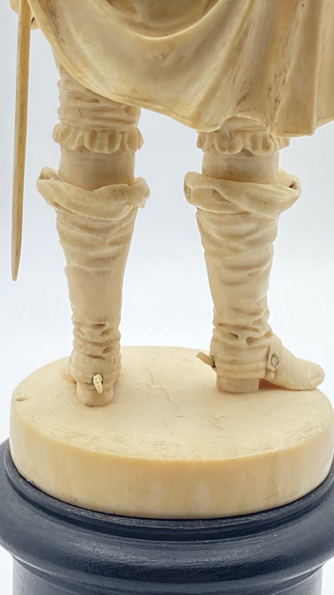 SCULTURA IN AVORIO CON BASE IN LEGNO EBANIZZATO, FRANCIA DIEPPE XVIII SECOLO, CAPOLAVORO MUSEALE DI SCULTURA SETTECENTESCA - immagine 13