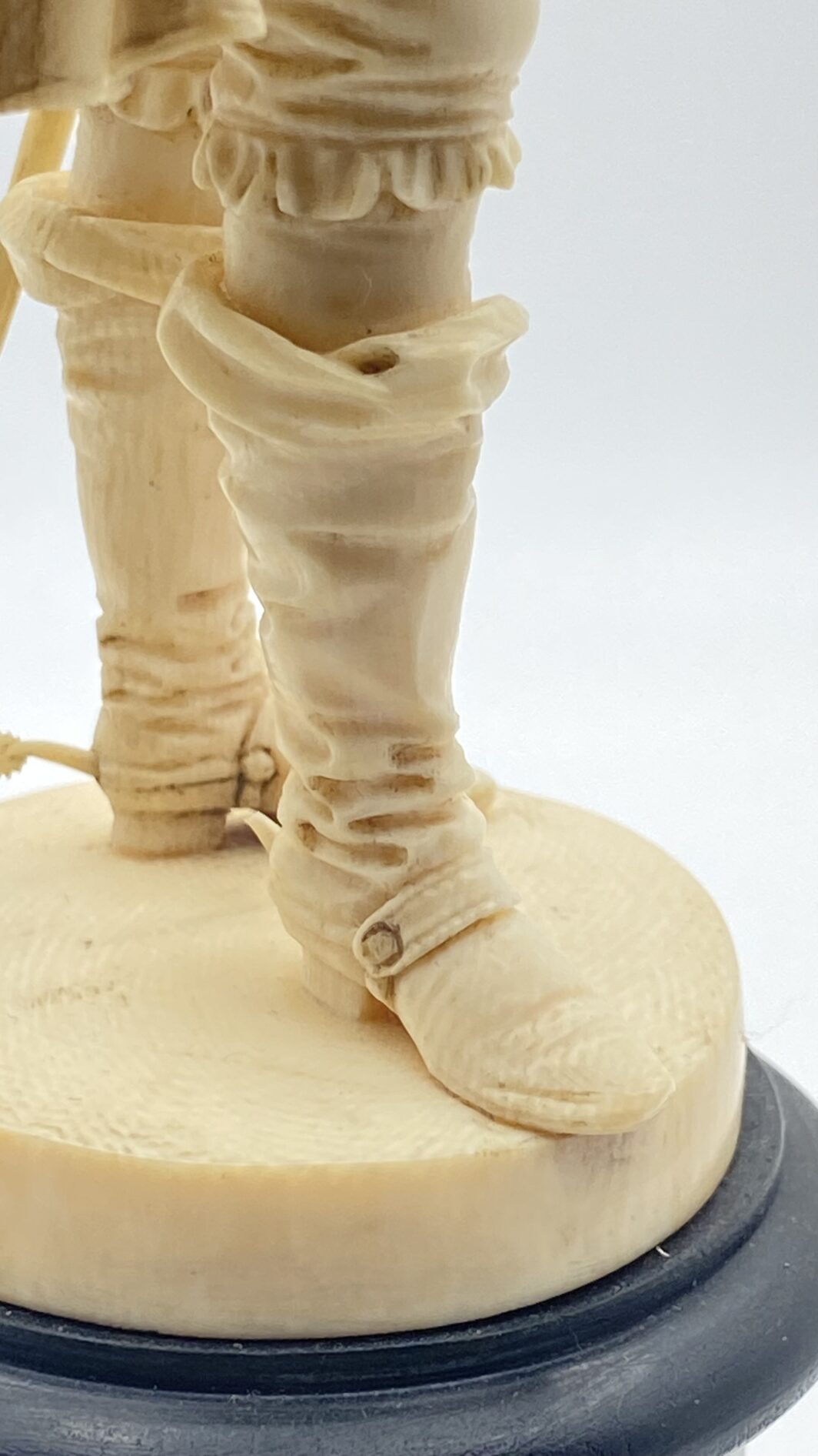 SCULTURA IN AVORIO CON BASE IN LEGNO EBANIZZATO, FRANCIA DIEPPE XVIII SECOLO, CAPOLAVORO MUSEALE DI SCULTURA SETTECENTESCA - immagine 12