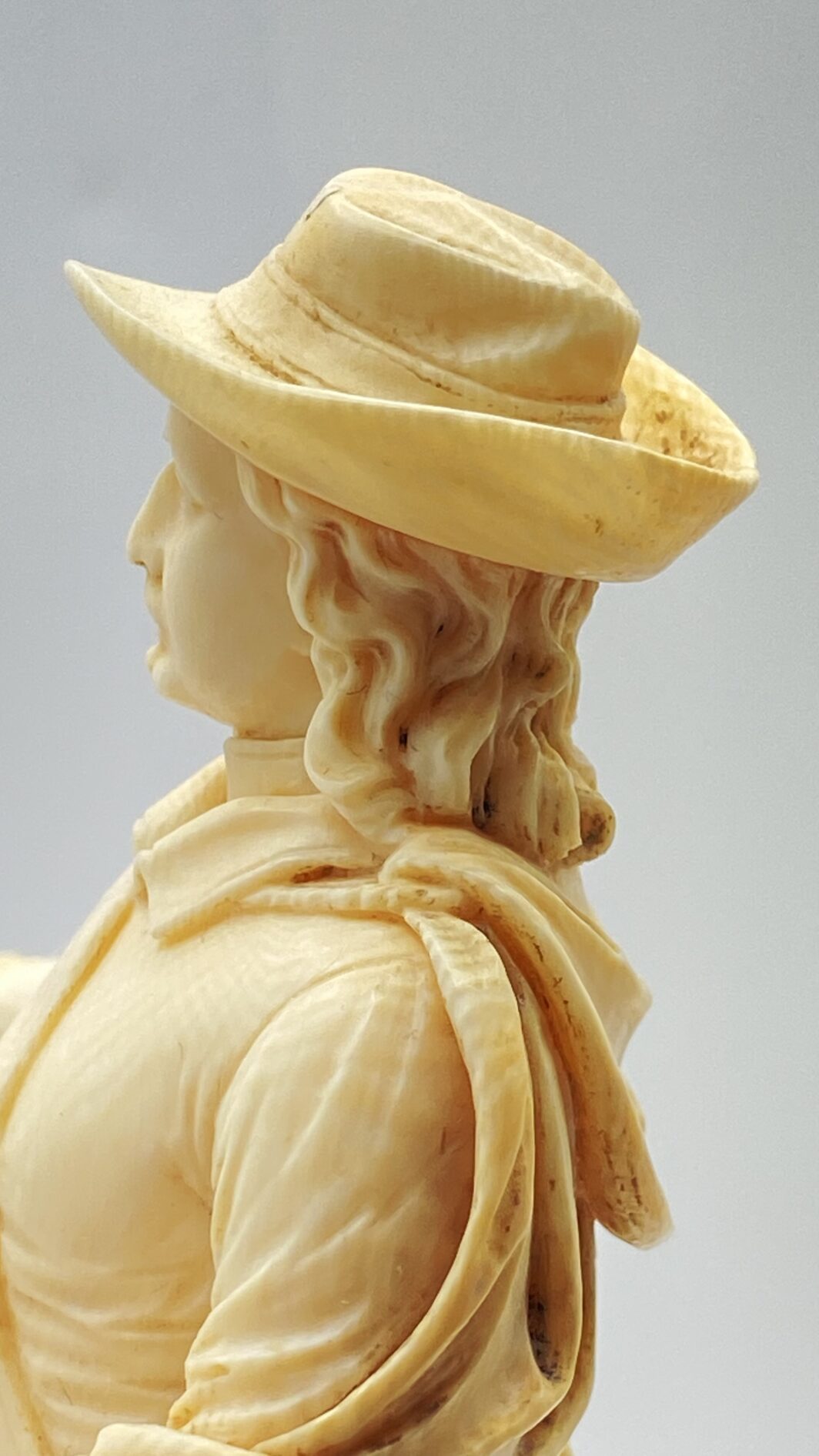 SCULTURA IN AVORIO CON BASE IN LEGNO EBANIZZATO, FRANCIA DIEPPE XVIII SECOLO, CAPOLAVORO MUSEALE DI SCULTURA SETTECENTESCA - immagine 9