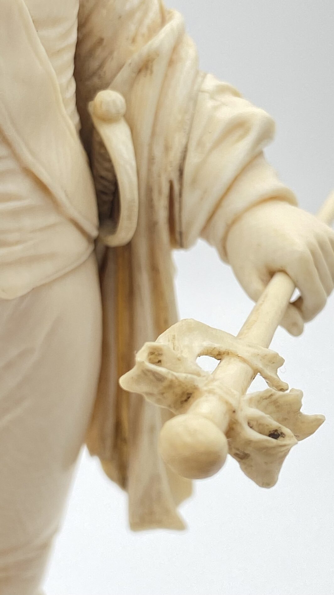SCULTURA IN AVORIO CON BASE IN LEGNO EBANIZZATO, FRANCIA DIEPPE XVIII SECOLO, CAPOLAVORO MUSEALE DI SCULTURA SETTECENTESCA - immagine 8