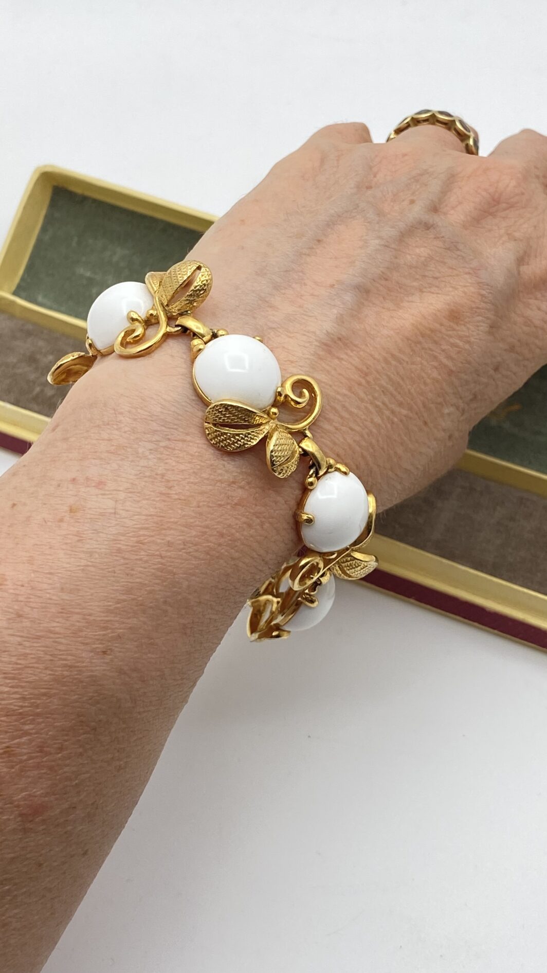RARISSIMO BRACCIALE FIRMATO SCHIAPARELLI ,VINTAGE – UN’ICONA RARISSIMA DI ELEGANZA E DESIGN STORICO ANNI’40. - immagine 8