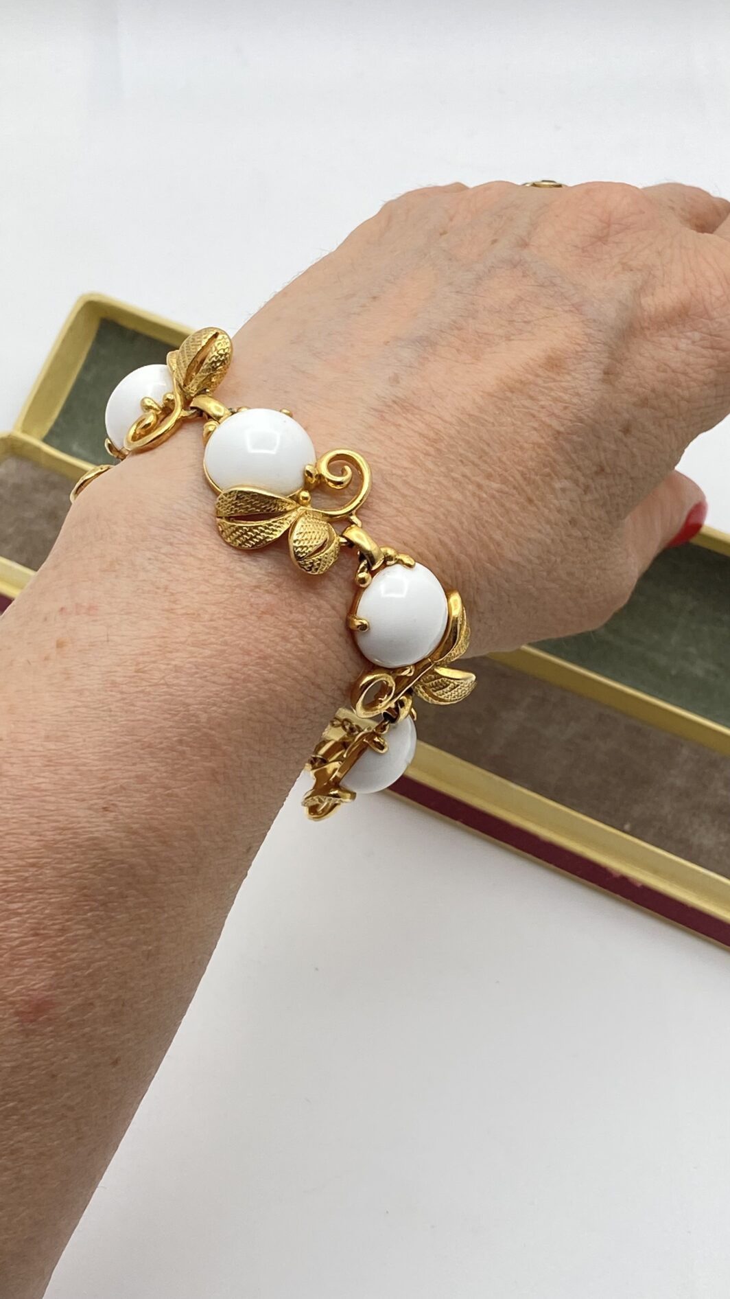 RARISSIMO BRACCIALE FIRMATO SCHIAPARELLI ,VINTAGE – UN’ICONA RARISSIMA DI ELEGANZA E DESIGN STORICO ANNI’40. - immagine 7