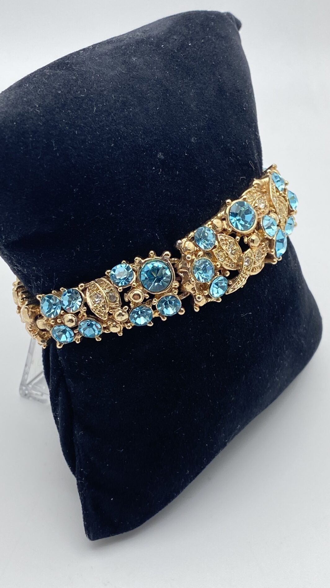 DANZA DI LIBELLULE IN METALLO GOLD TONE E CRISTALLI COLOR TOPAZIO BLUE LONDON – DEMI-PARURE ANNI ’70/’80 FIRMATA B.R. - immagine 10