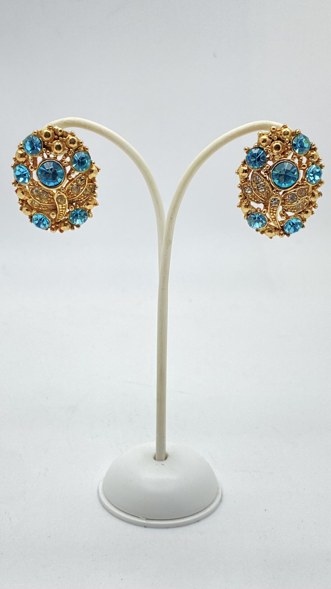 DANZA DI LIBELLULE IN METALLO GOLD TONE E CRISTALLI COLOR TOPAZIO BLUE LONDON – DEMI-PARURE ANNI ’70/’80 FIRMATA B.R. - immagine 13