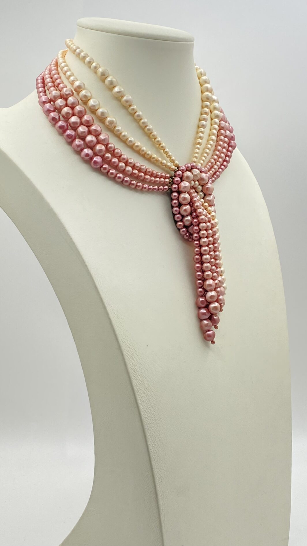 COLLANA VINTAGE ANNI ’30 IN CELLULOIDE CON PERLE NELLE GRADAZIONI DEL ROSA E BIANCO BURRO. - immagine 9