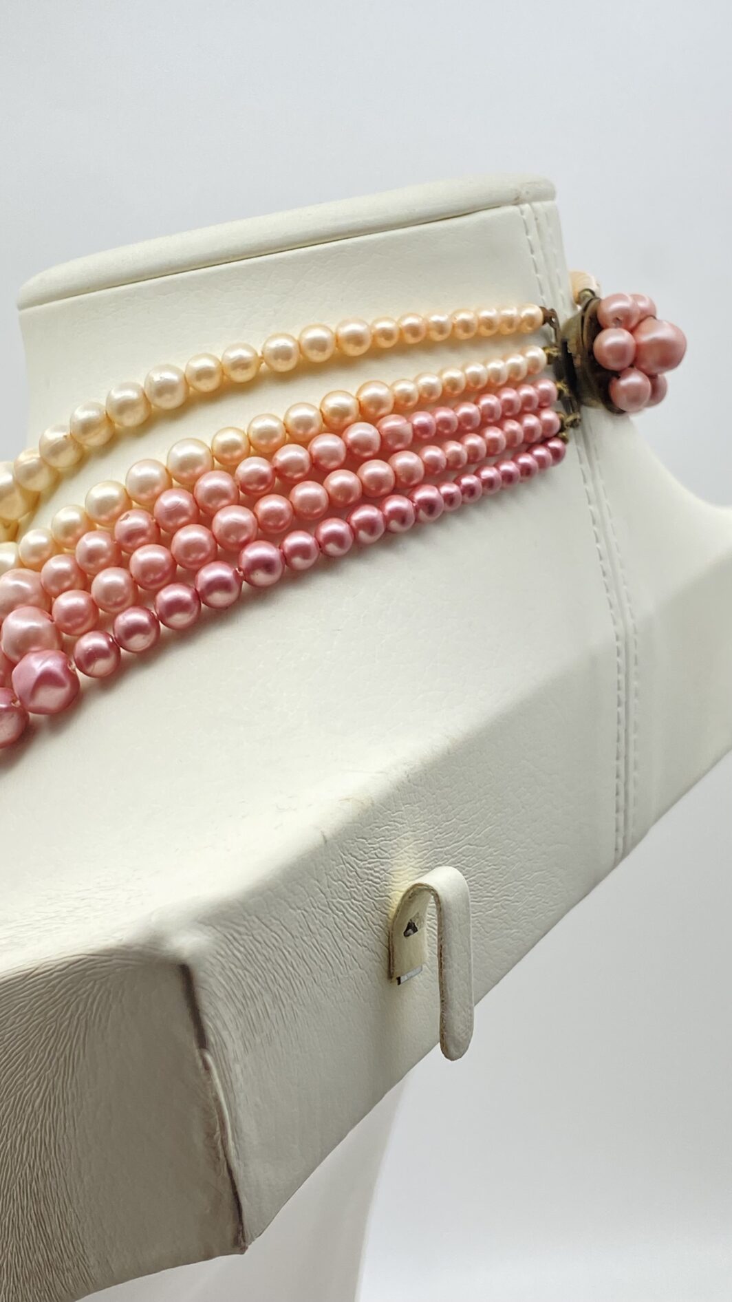 COLLANA VINTAGE ANNI ’30 IN CELLULOIDE CON PERLE NELLE GRADAZIONI DEL ROSA E BIANCO BURRO. - immagine 3
