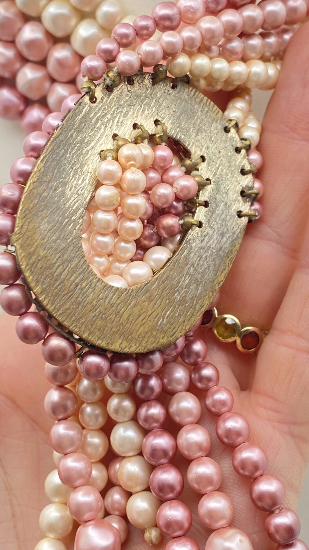 COLLANA VINTAGE ANNI ’30 IN CELLULOIDE CON PERLE NELLE GRADAZIONI DEL ROSA E BIANCO BURRO. - immagine 6