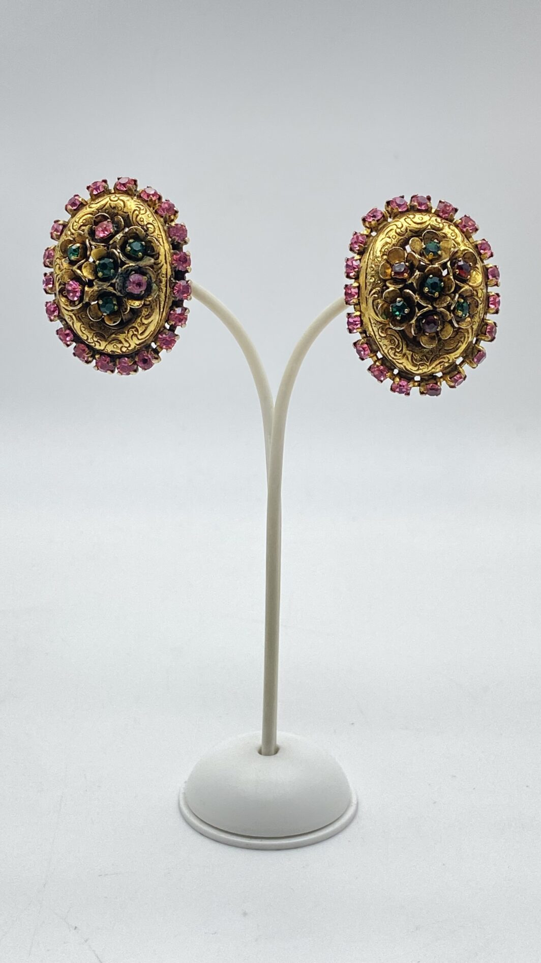 ORECCHINI VINTAGE ANNI ’40 IN PINCHBECK CON STRASS E DECORAZIONI FLOREALI - immagine 11