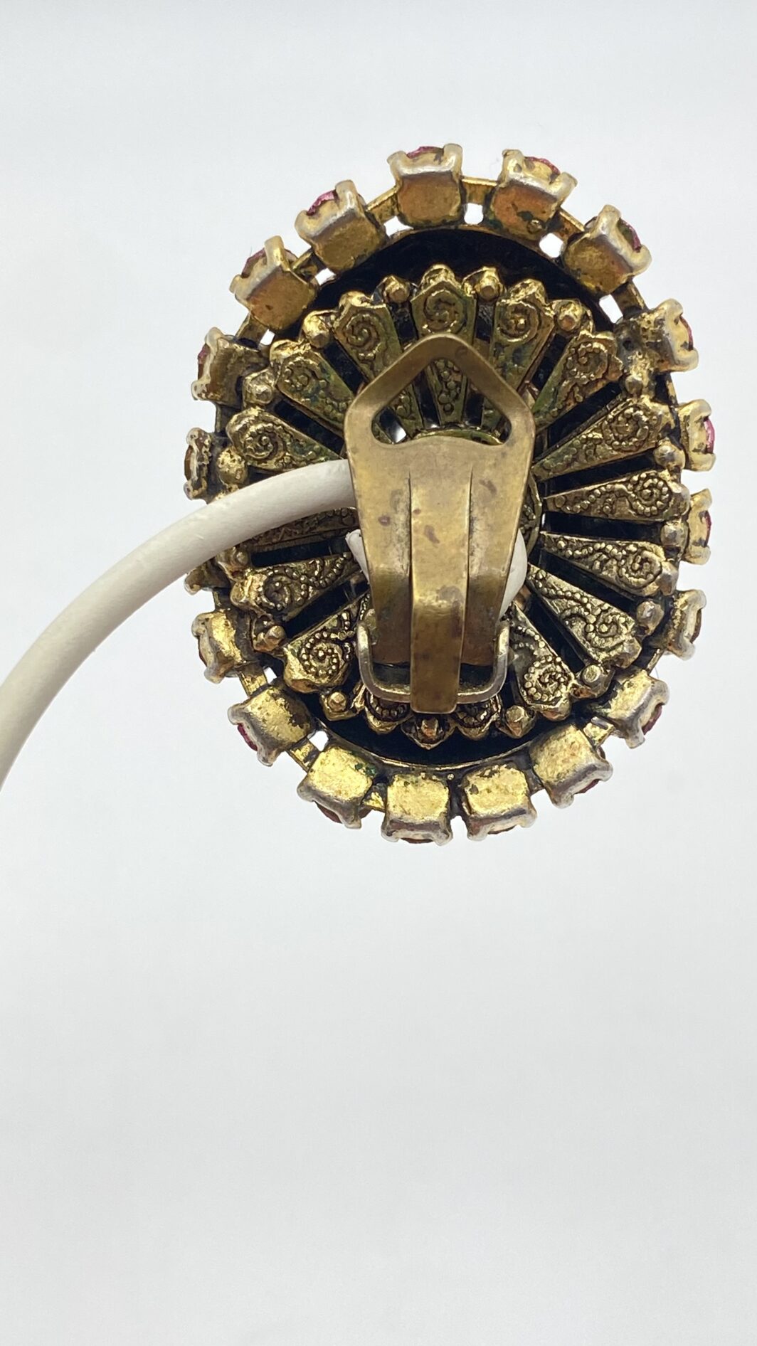 ORECCHINI VINTAGE ANNI ’40 IN PINCHBECK CON STRASS E DECORAZIONI FLOREALI - immagine 6