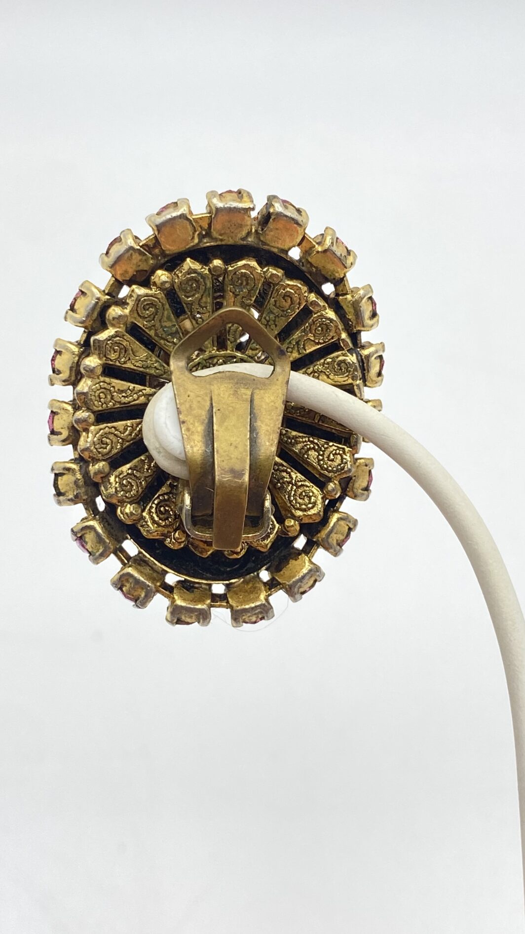 ORECCHINI VINTAGE ANNI ’40 IN PINCHBECK CON STRASS E DECORAZIONI FLOREALI - immagine 5