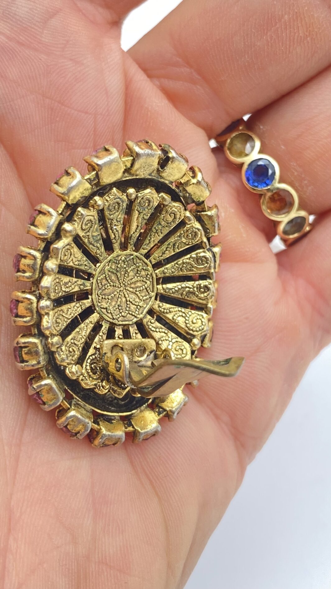ORECCHINI VINTAGE ANNI ’40 IN PINCHBECK CON STRASS E DECORAZIONI FLOREALI - immagine 4