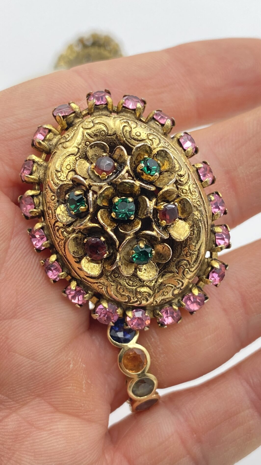 ORECCHINI VINTAGE ANNI ’40 IN PINCHBECK CON STRASS E DECORAZIONI FLOREALI - immagine 3